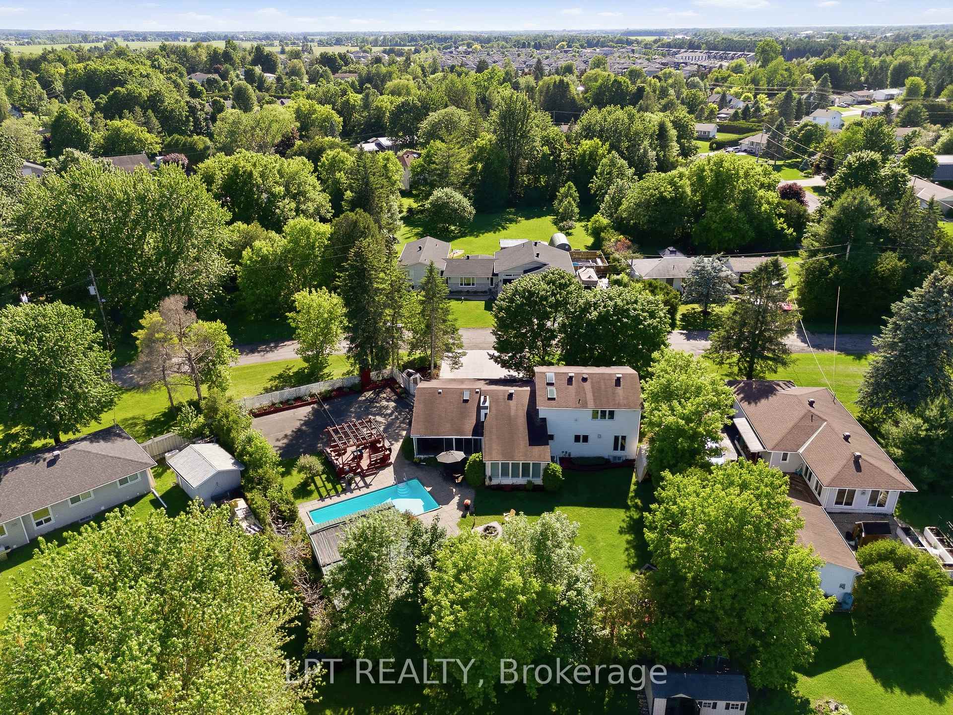 Photo 41 of 18 Louise Crescent, Russell, Embrun — HOMEH