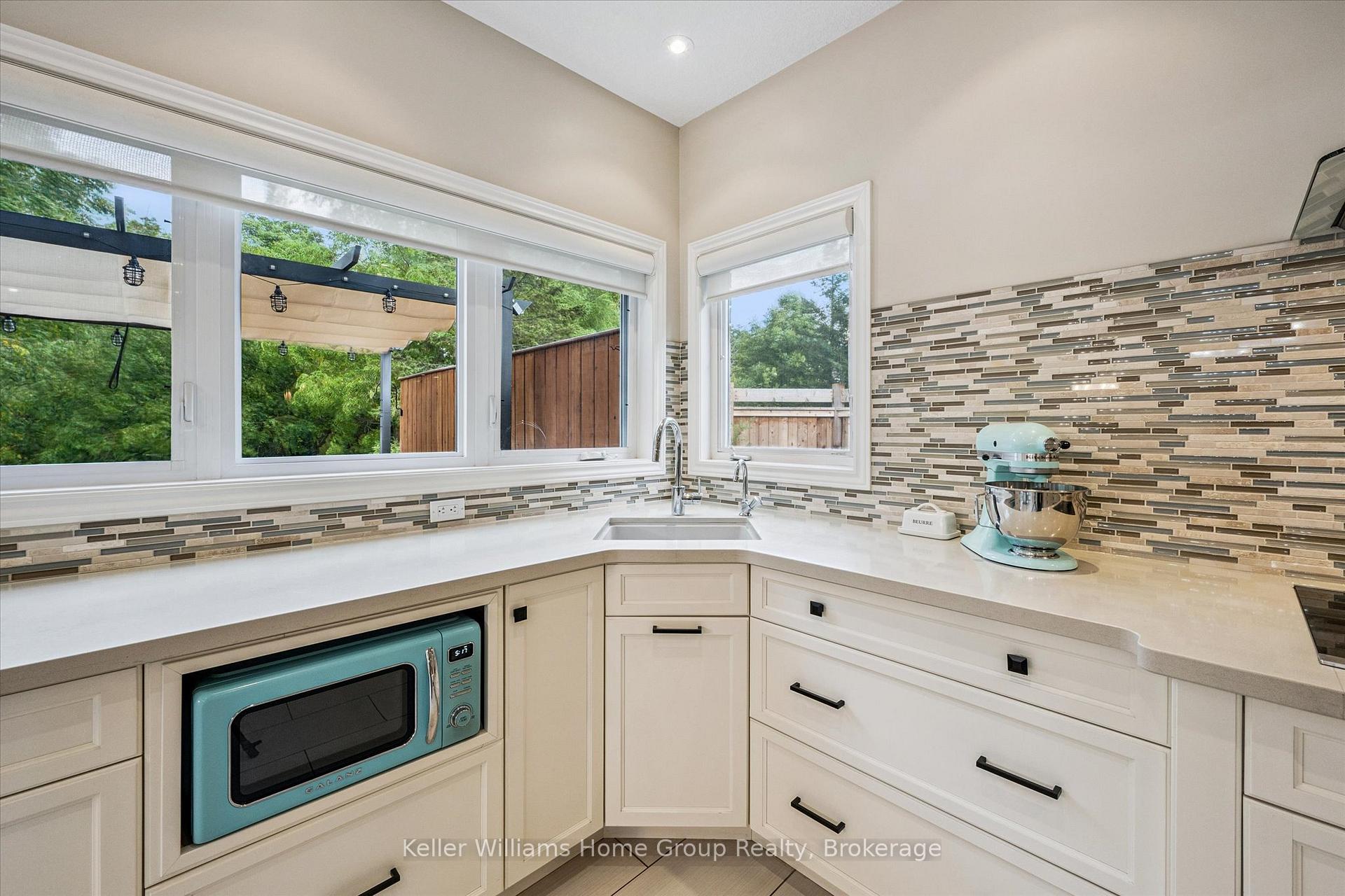 Photo 13 of 294 Farley Drive, Guelph, Pineridge/Westminster Woods — HOMEH