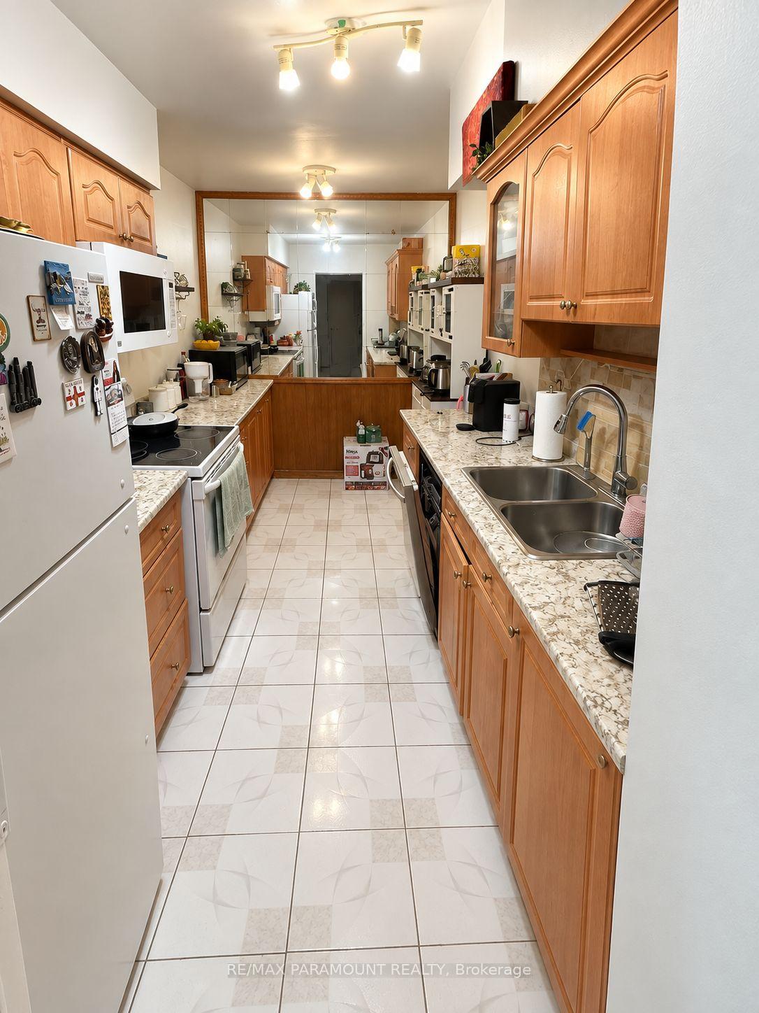Photo 3 of Unit 1813, 390 Dixon Road, Etobicoke, Kingsview Village-The Westway — HOMEH
