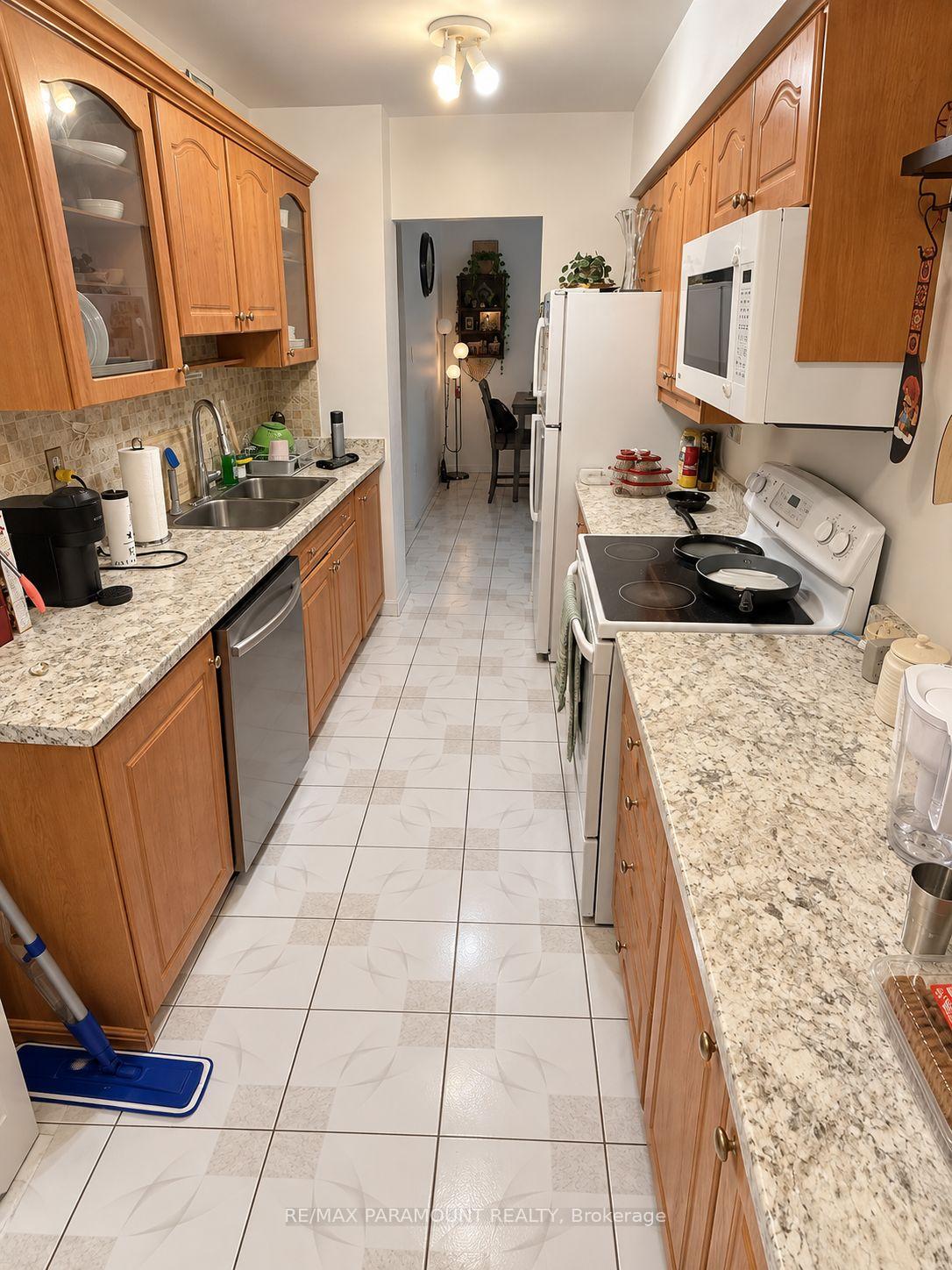 Photo 4 of Unit 1813, 390 Dixon Road, Etobicoke, Kingsview Village-The Westway — HOMEH