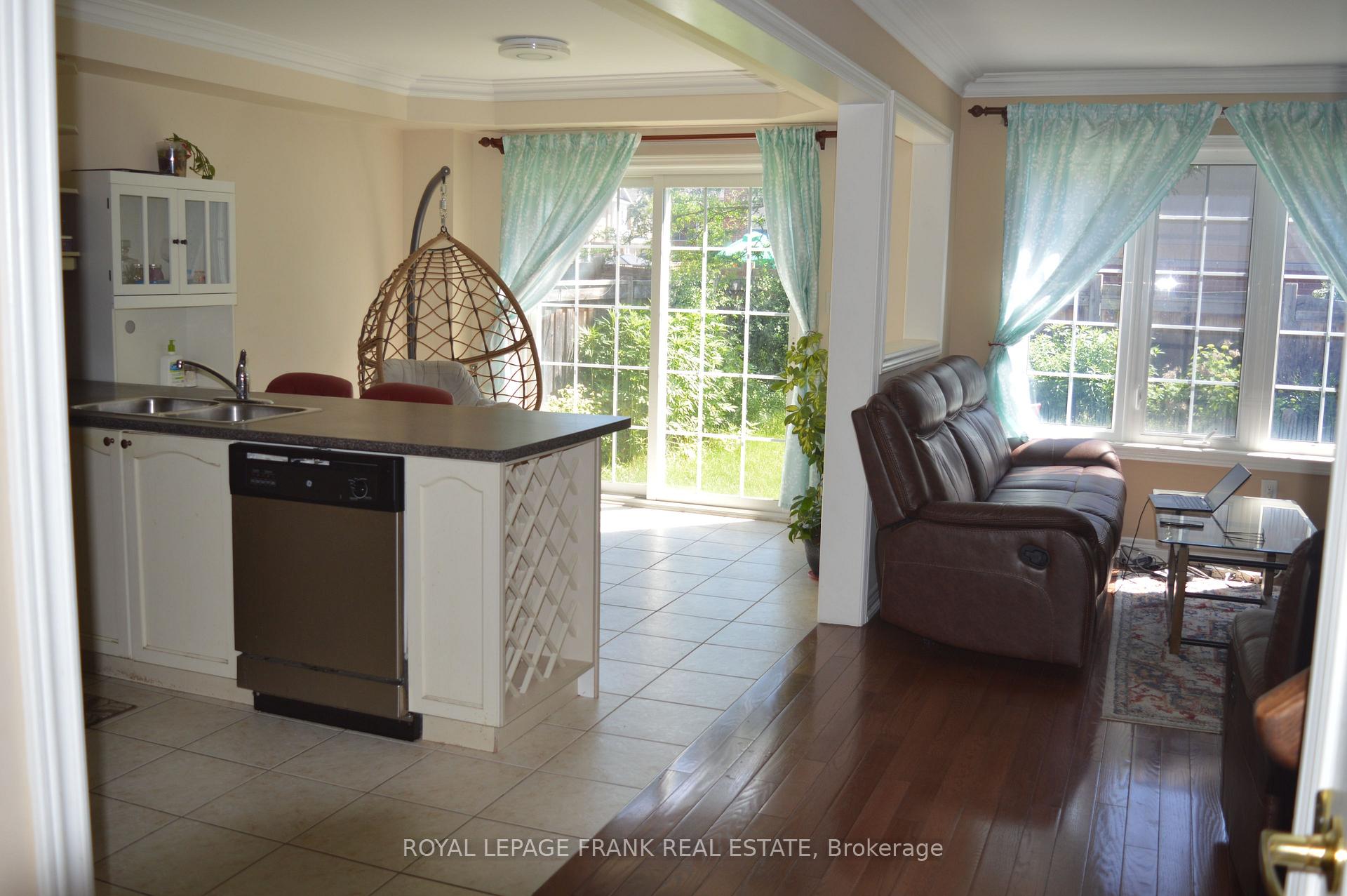 Photo 6 of 61 Summerside Avenue, Whitby, Taunton North — HOMEH