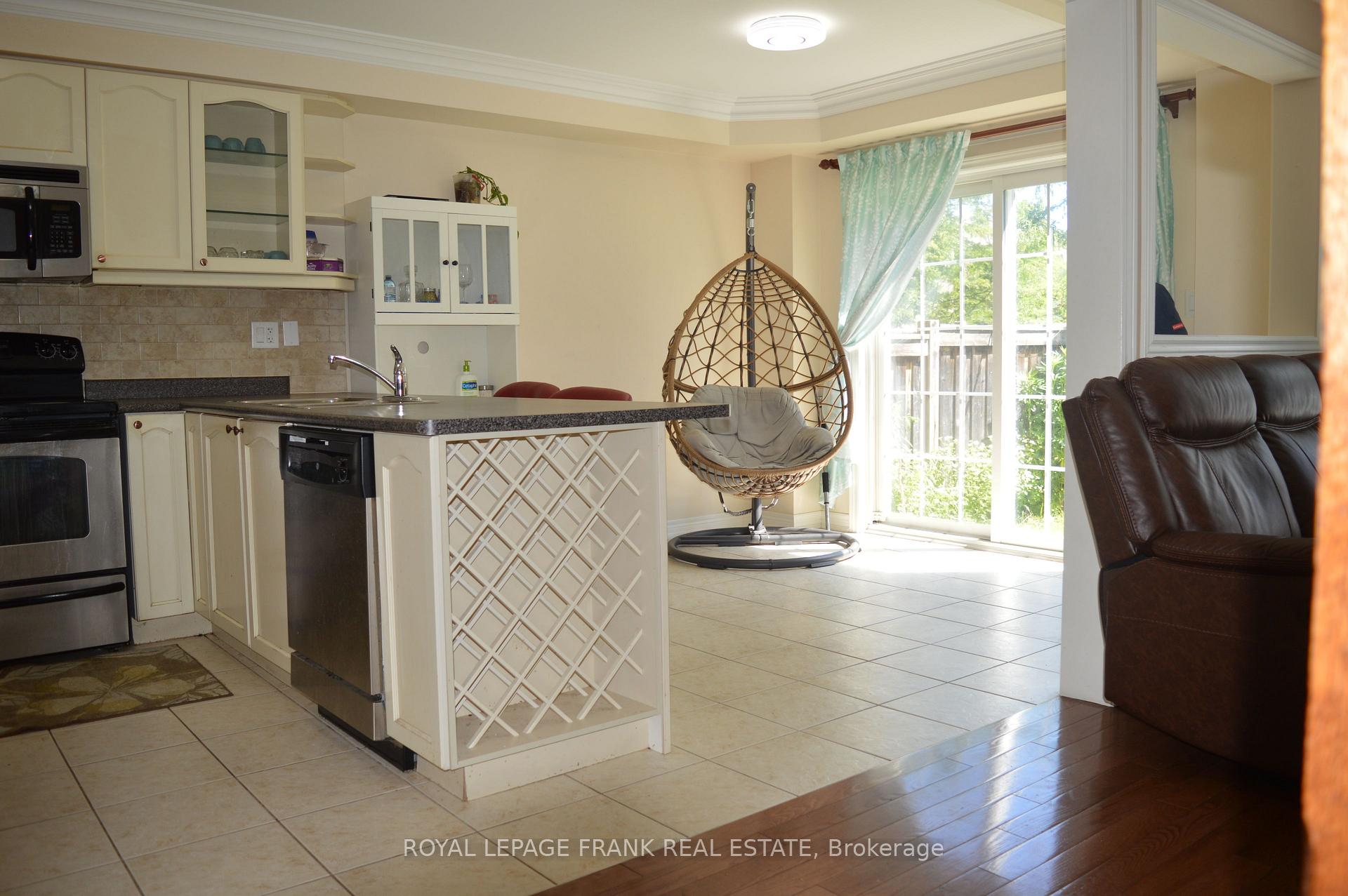 Photo 10 of 61 Summerside Avenue, Whitby, Taunton North — HOMEH
