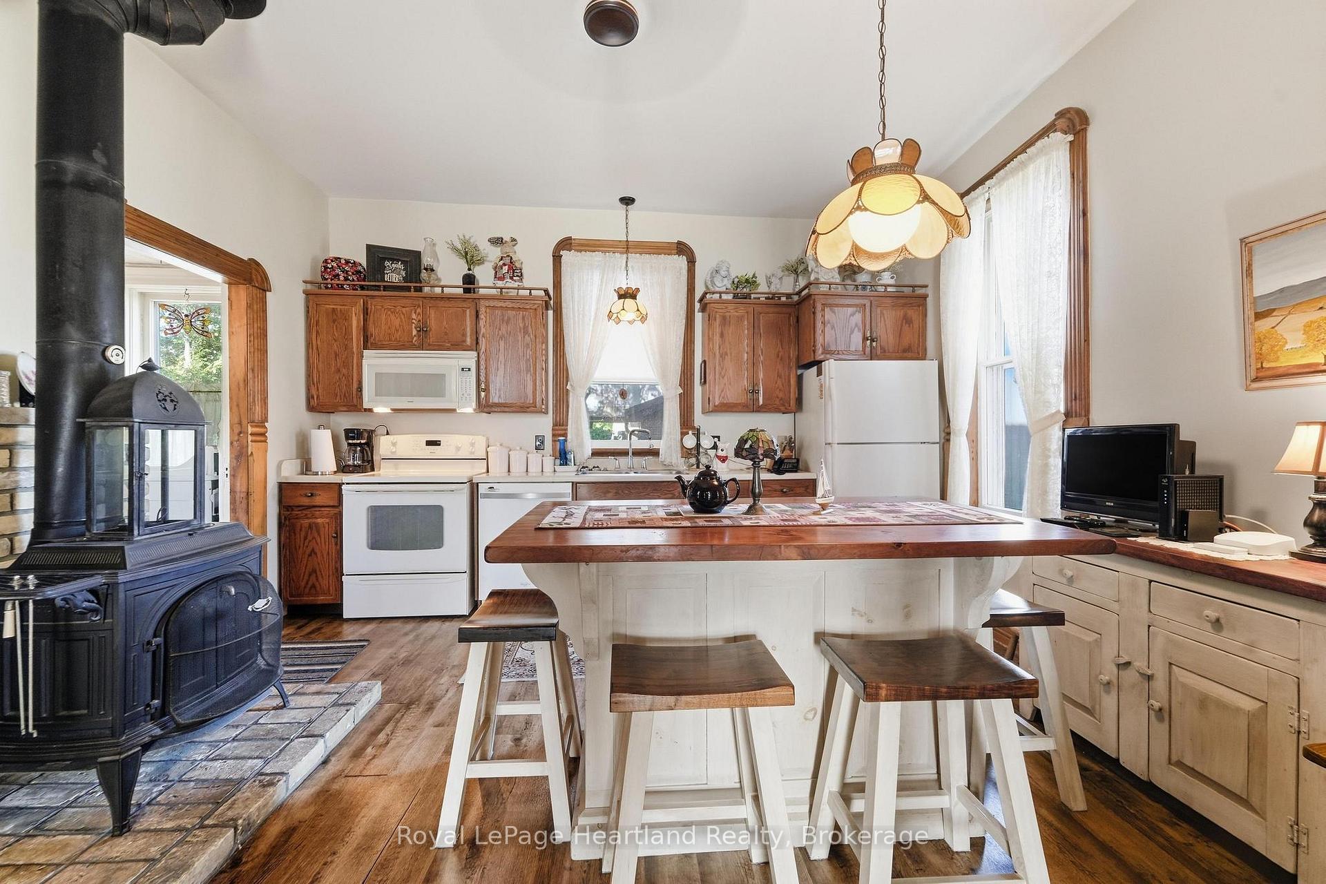Photo 9 of 62 Orange Street S, Central Huron, Clinton — HOMEH