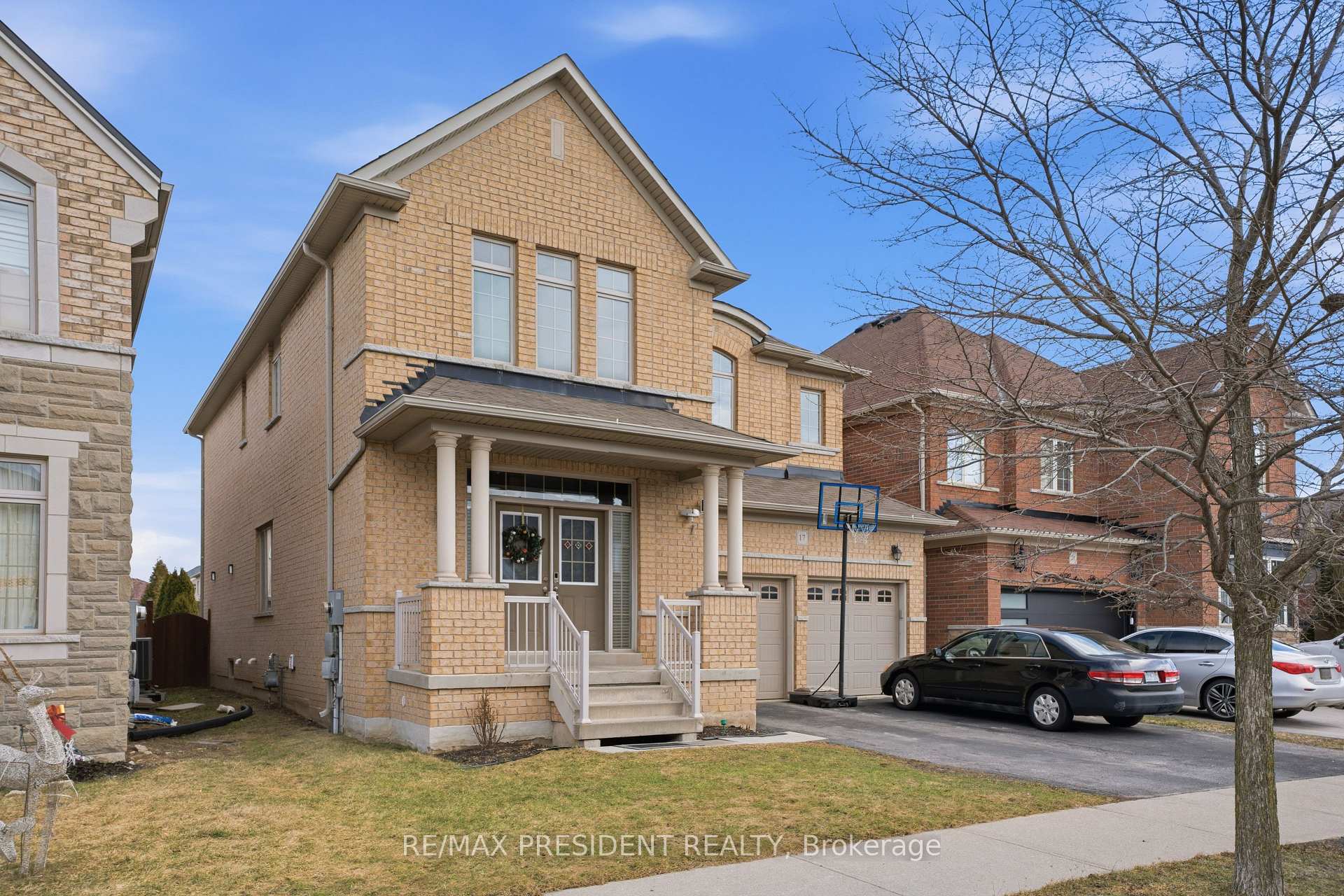 Photo 3 of 17 Mccartney Street, Hamilton, Waterdown — HOMEH