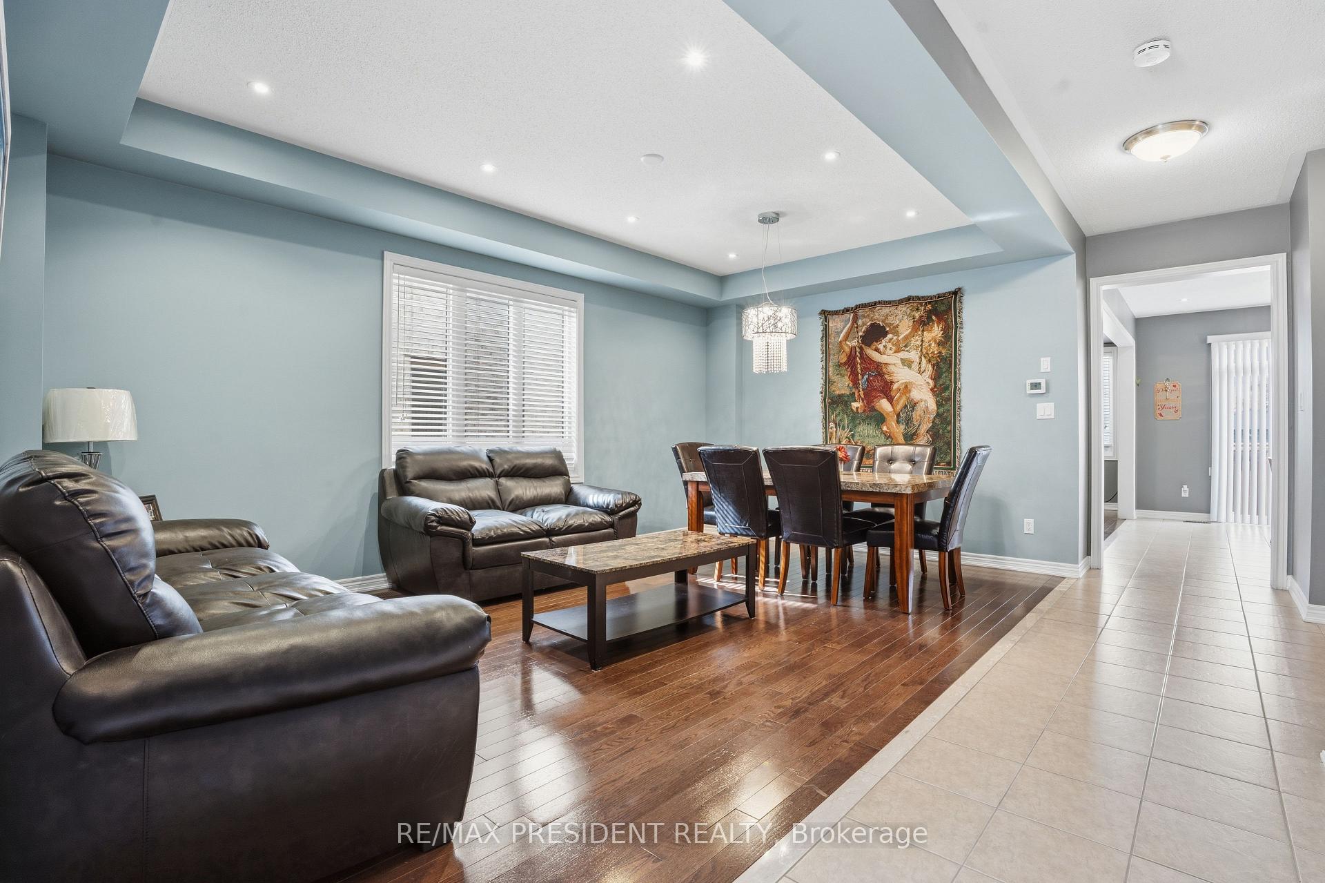Photo 9 of 17 Mccartney Street, Hamilton, Waterdown — HOMEH