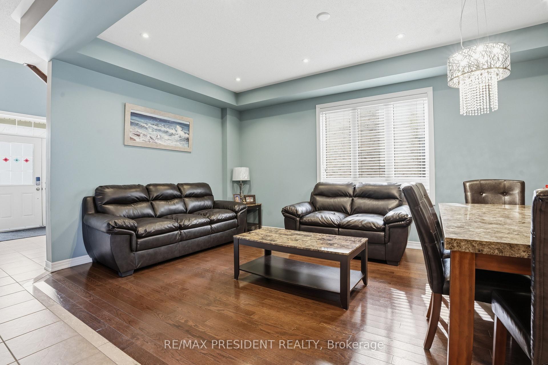 Photo 10 of 17 Mccartney Street, Hamilton, Waterdown — HOMEH
