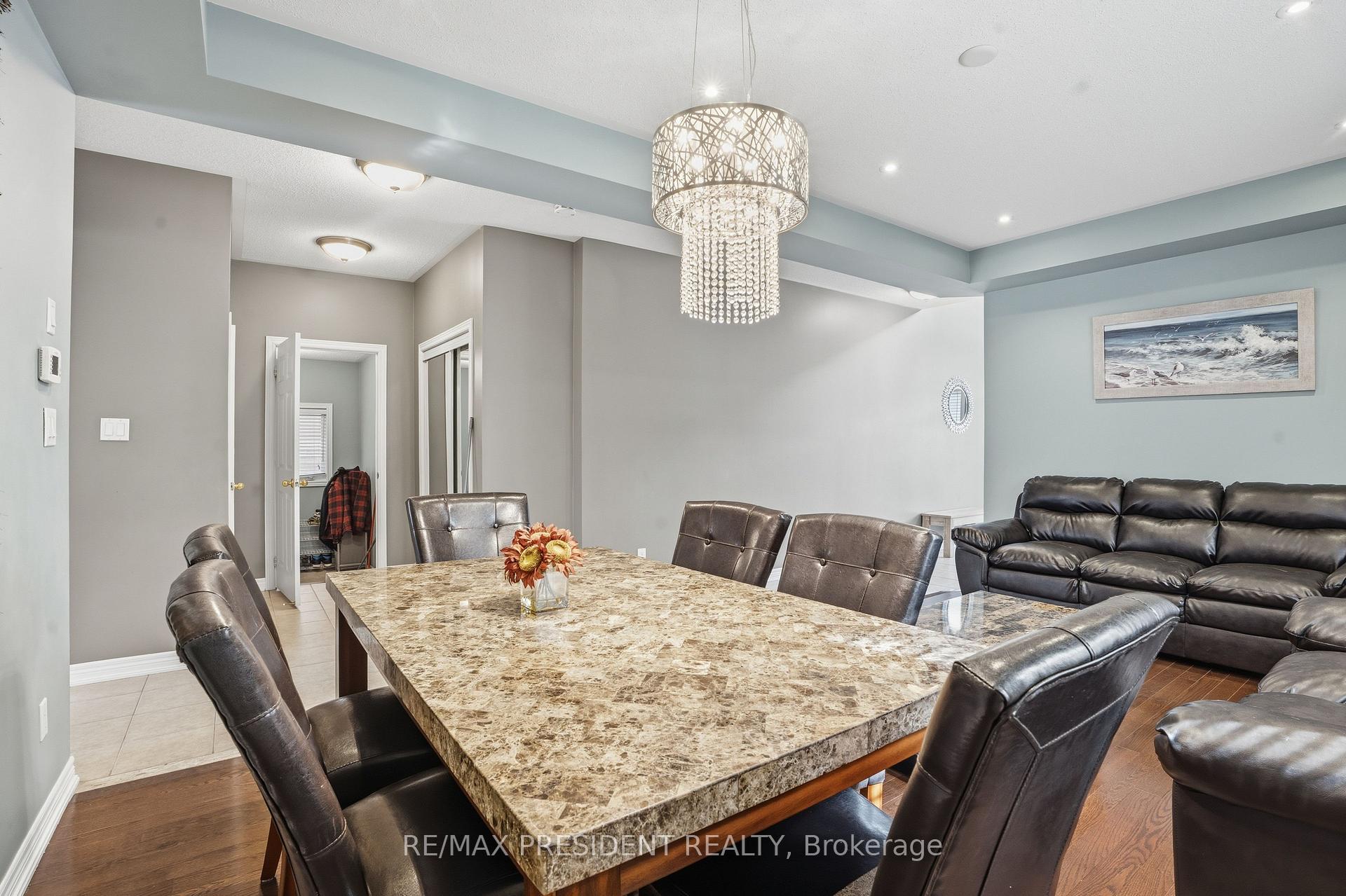 Photo 12 of 17 Mccartney Street, Hamilton, Waterdown — HOMEH