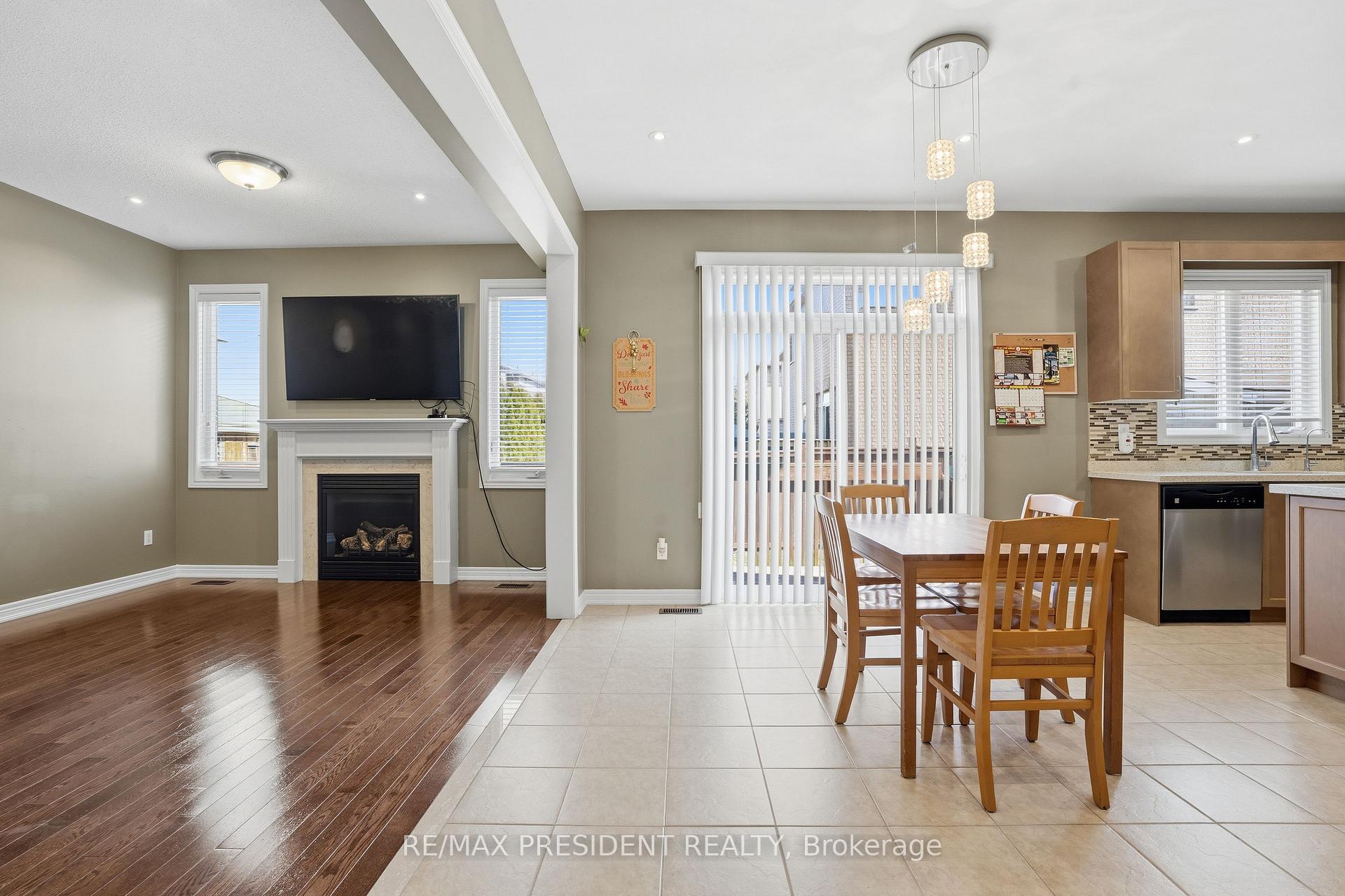 Photo 13 of 17 Mccartney Street, Hamilton, Waterdown — HOMEH