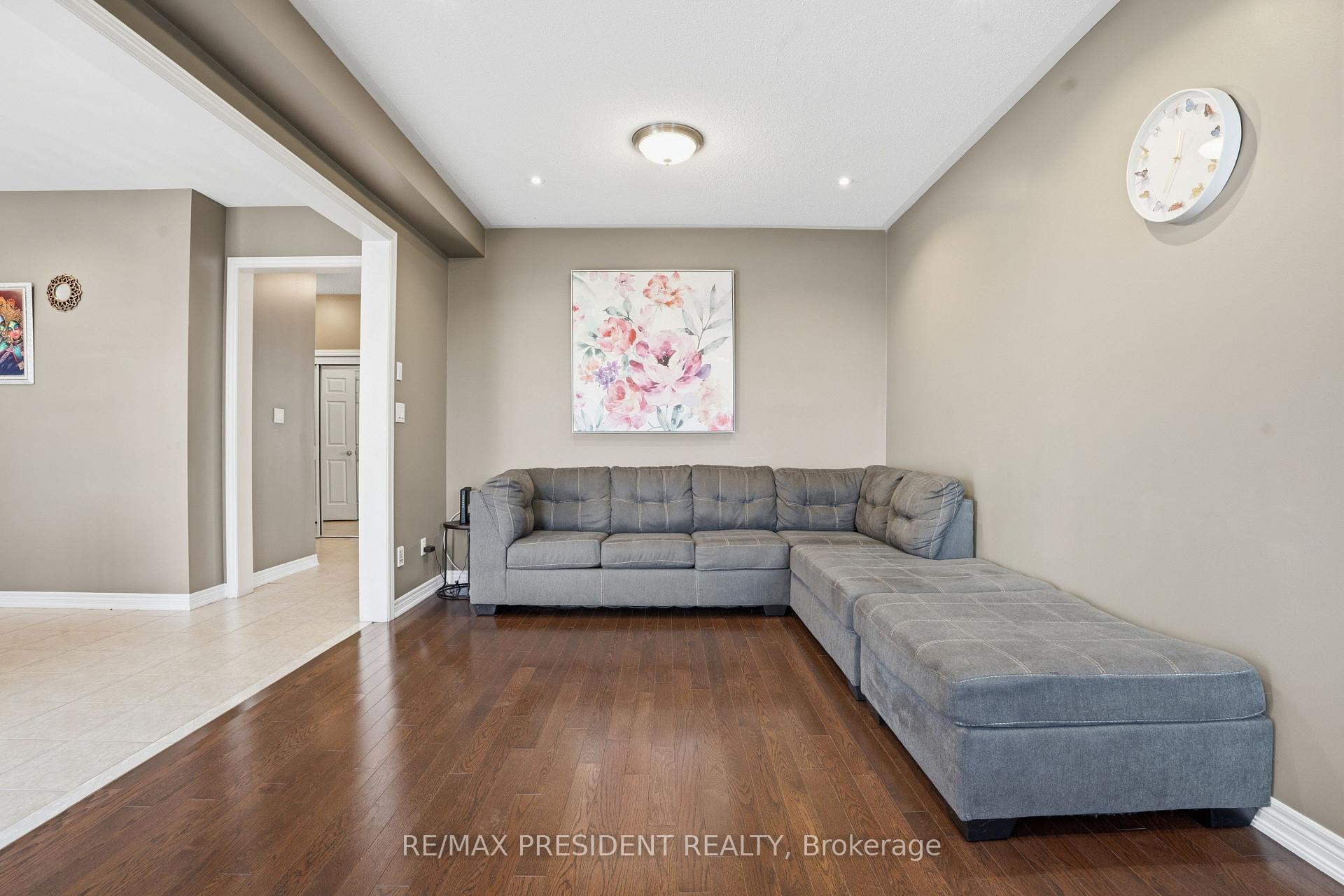 Photo 14 of 17 Mccartney Street, Hamilton, Waterdown — HOMEH