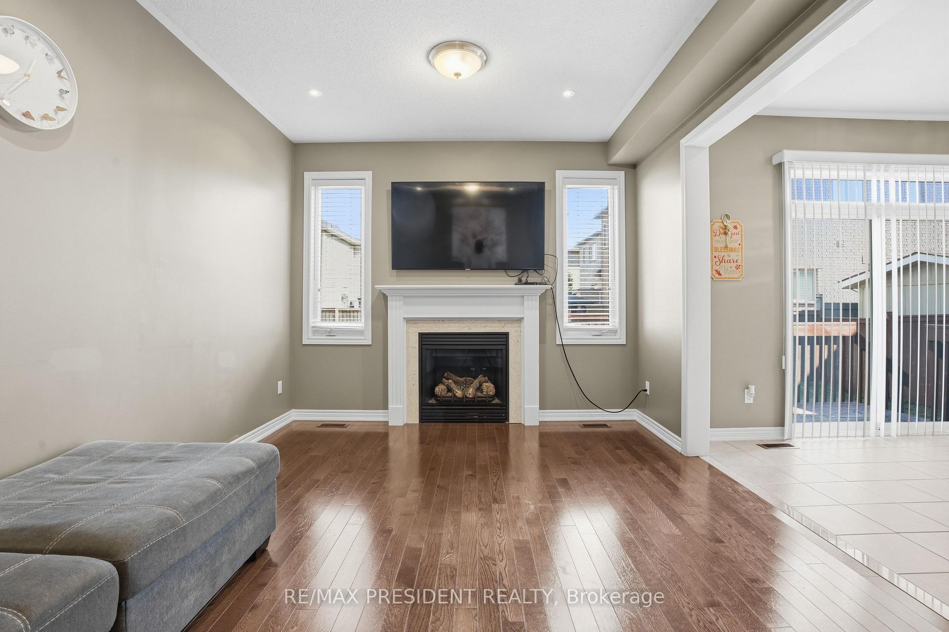 Photo 15 of 17 Mccartney Street, Hamilton, Waterdown — HOMEH