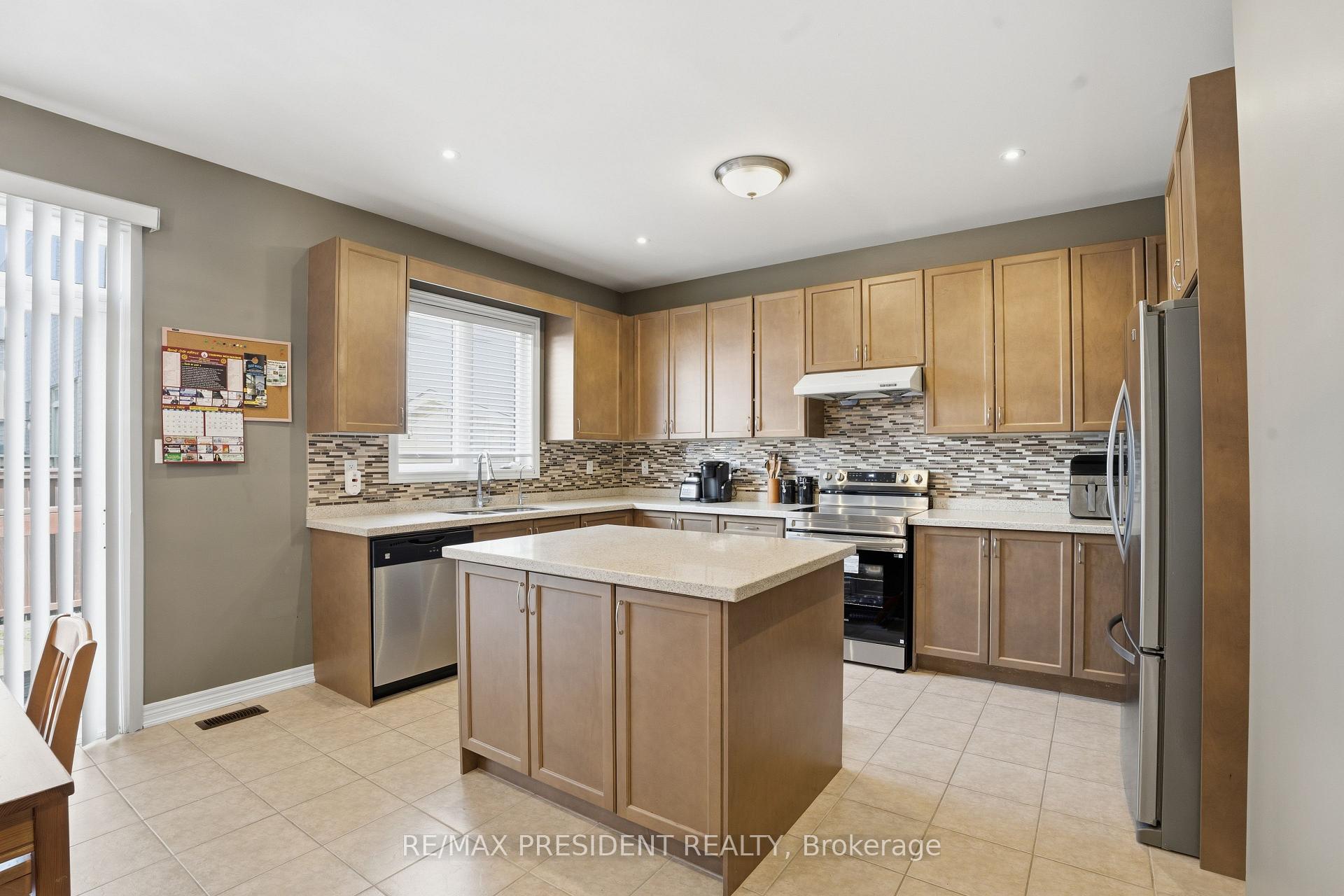 Photo 17 of 17 Mccartney Street, Hamilton, Waterdown — HOMEH