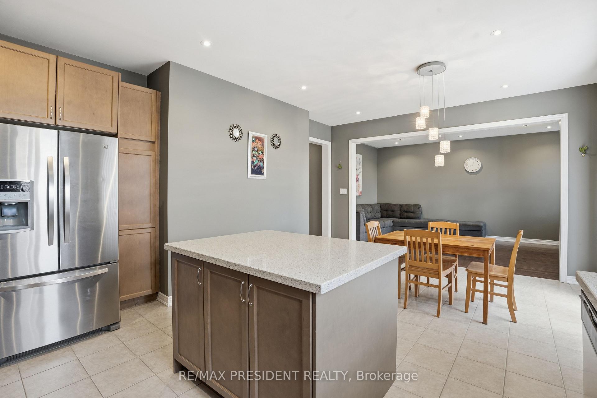Photo 20 of 17 Mccartney Street, Hamilton, Waterdown — HOMEH