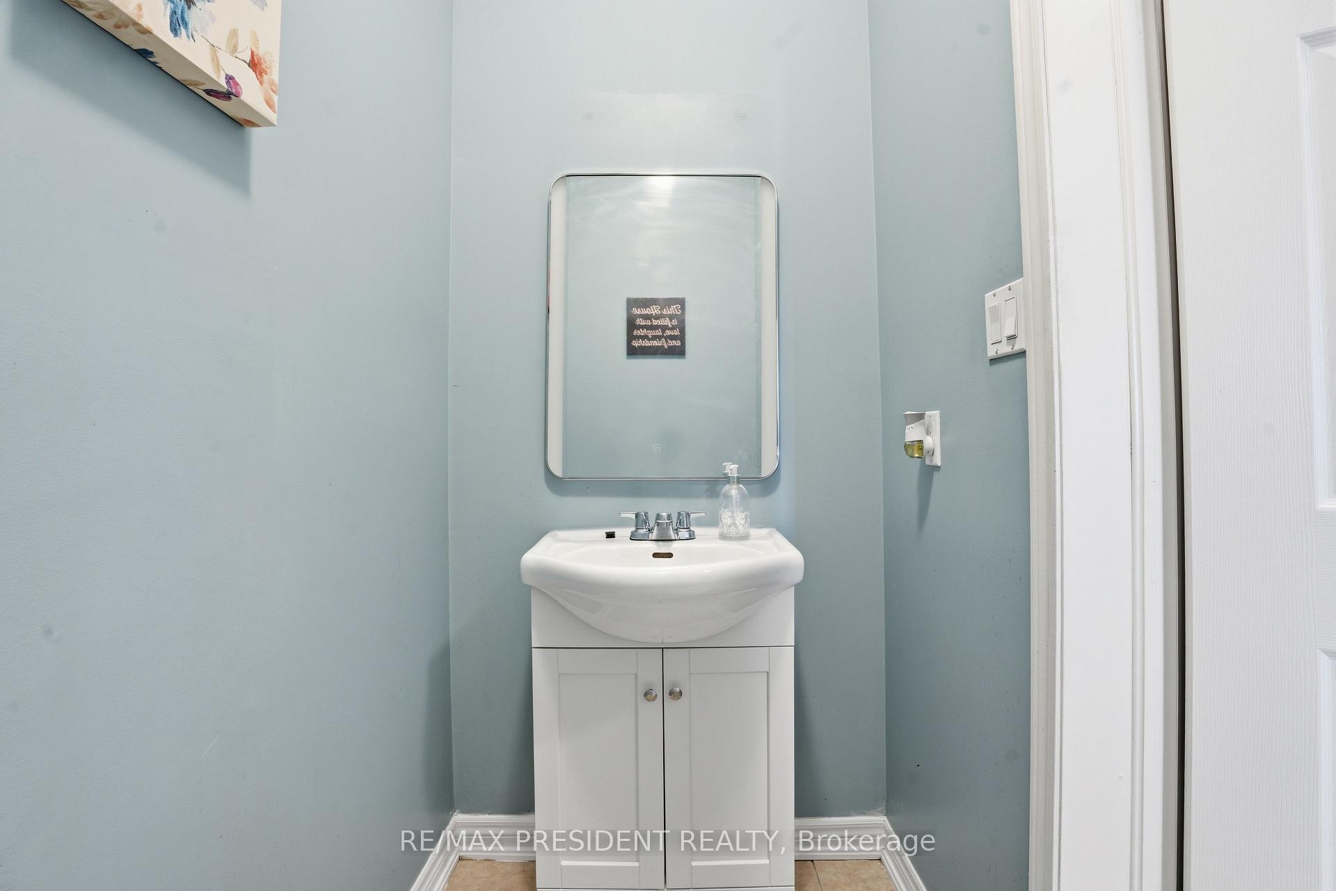 Photo 21 of 17 Mccartney Street, Hamilton, Waterdown — HOMEH