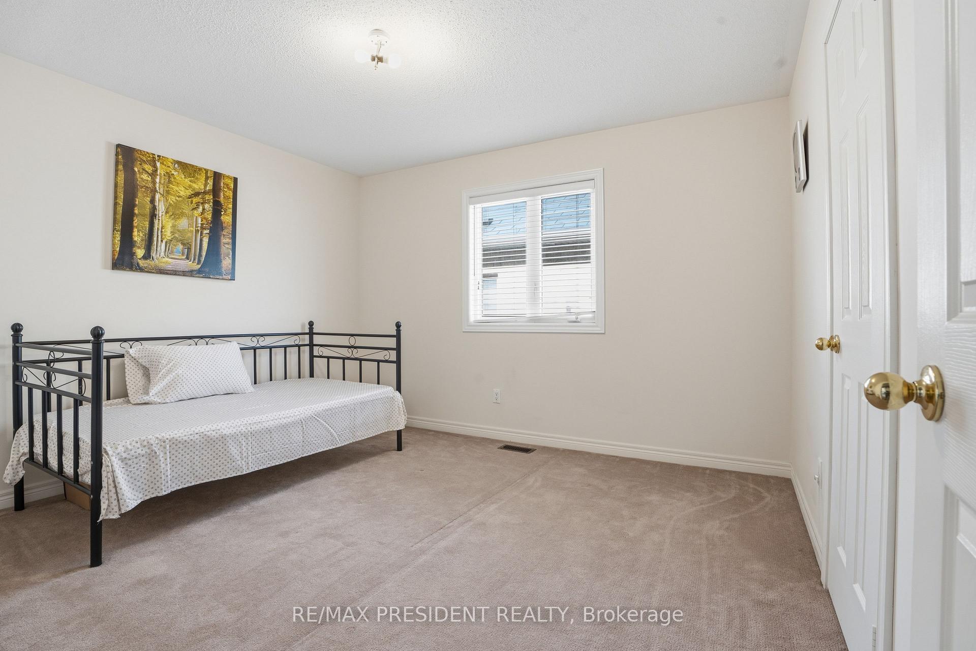 Photo 23 of 17 Mccartney Street, Hamilton, Waterdown — HOMEH