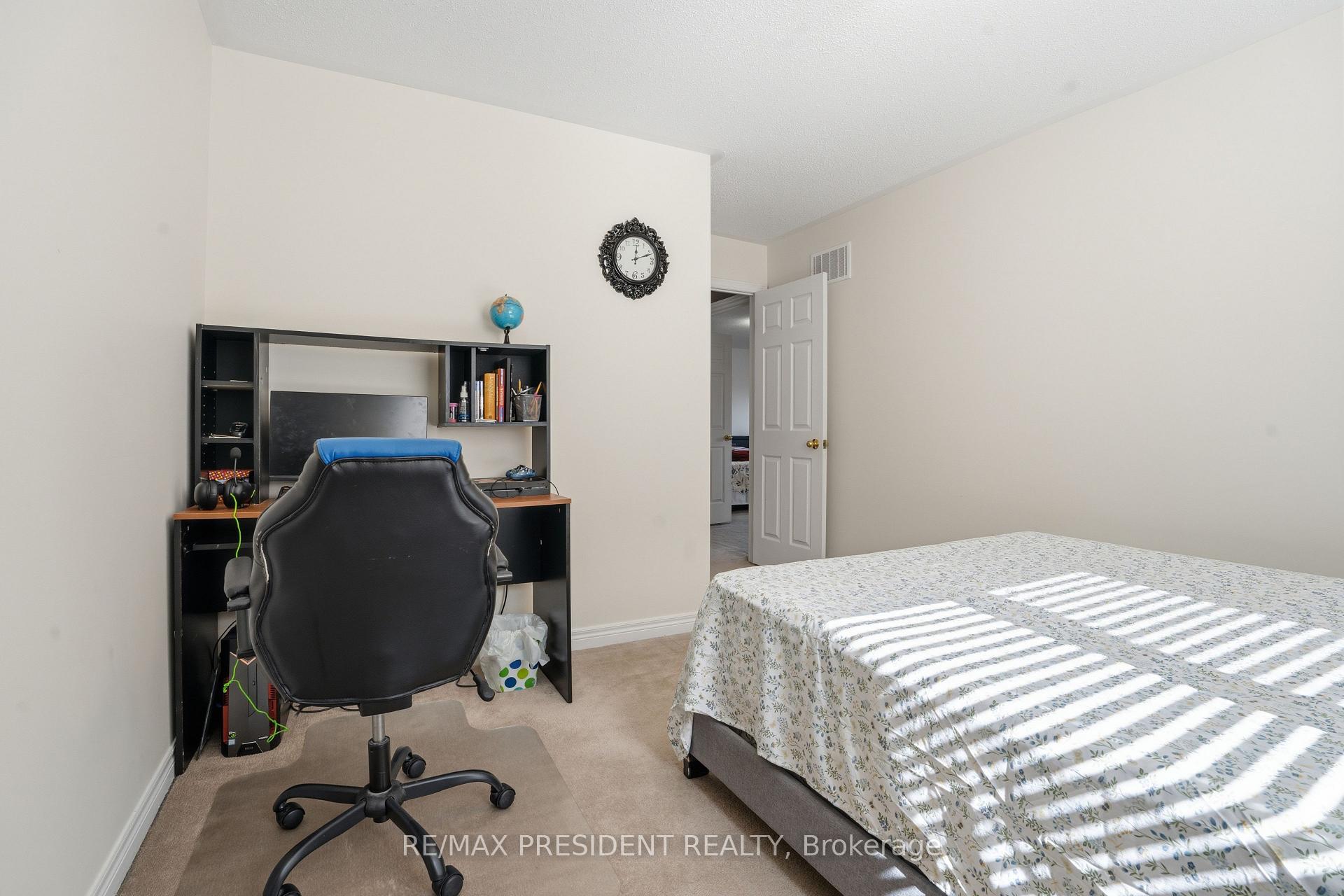 Photo 35 of 17 Mccartney Street, Hamilton, Waterdown — HOMEH