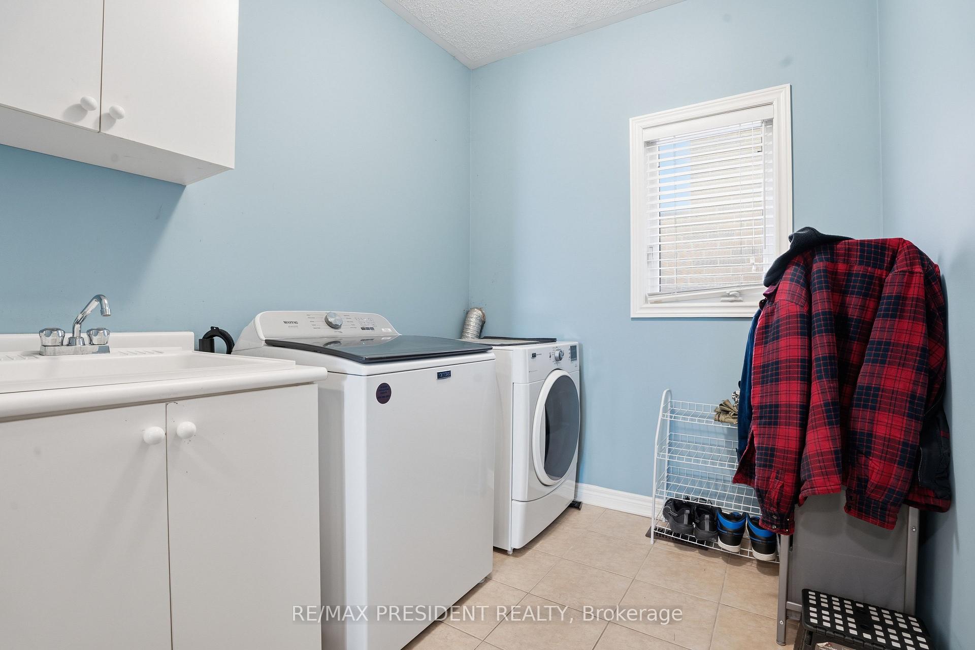 Photo 37 of 17 Mccartney Street, Hamilton, Waterdown — HOMEH