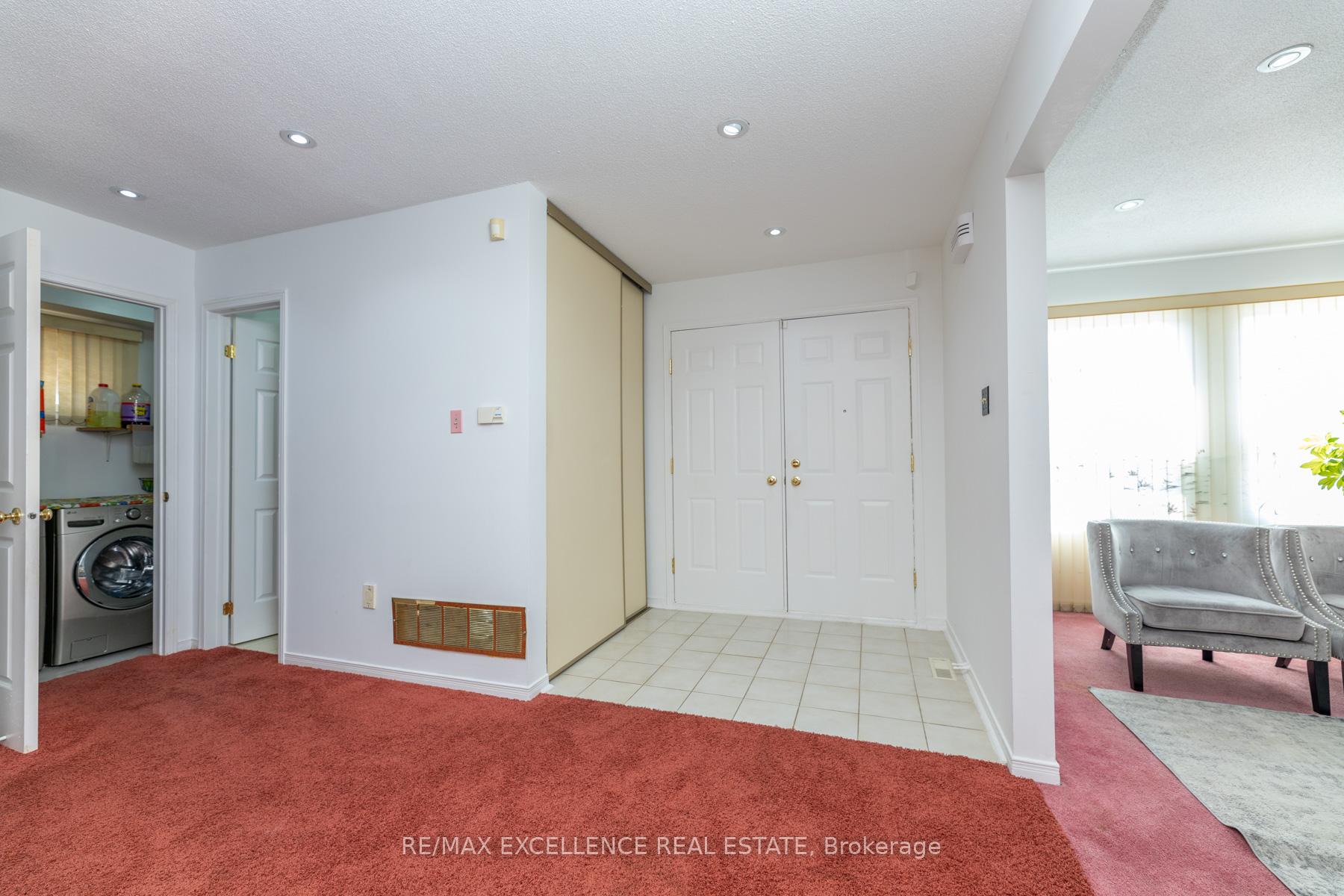 Photo 7 of 55 Atkins Circle, Brampton, Northwood Park — HOMEH