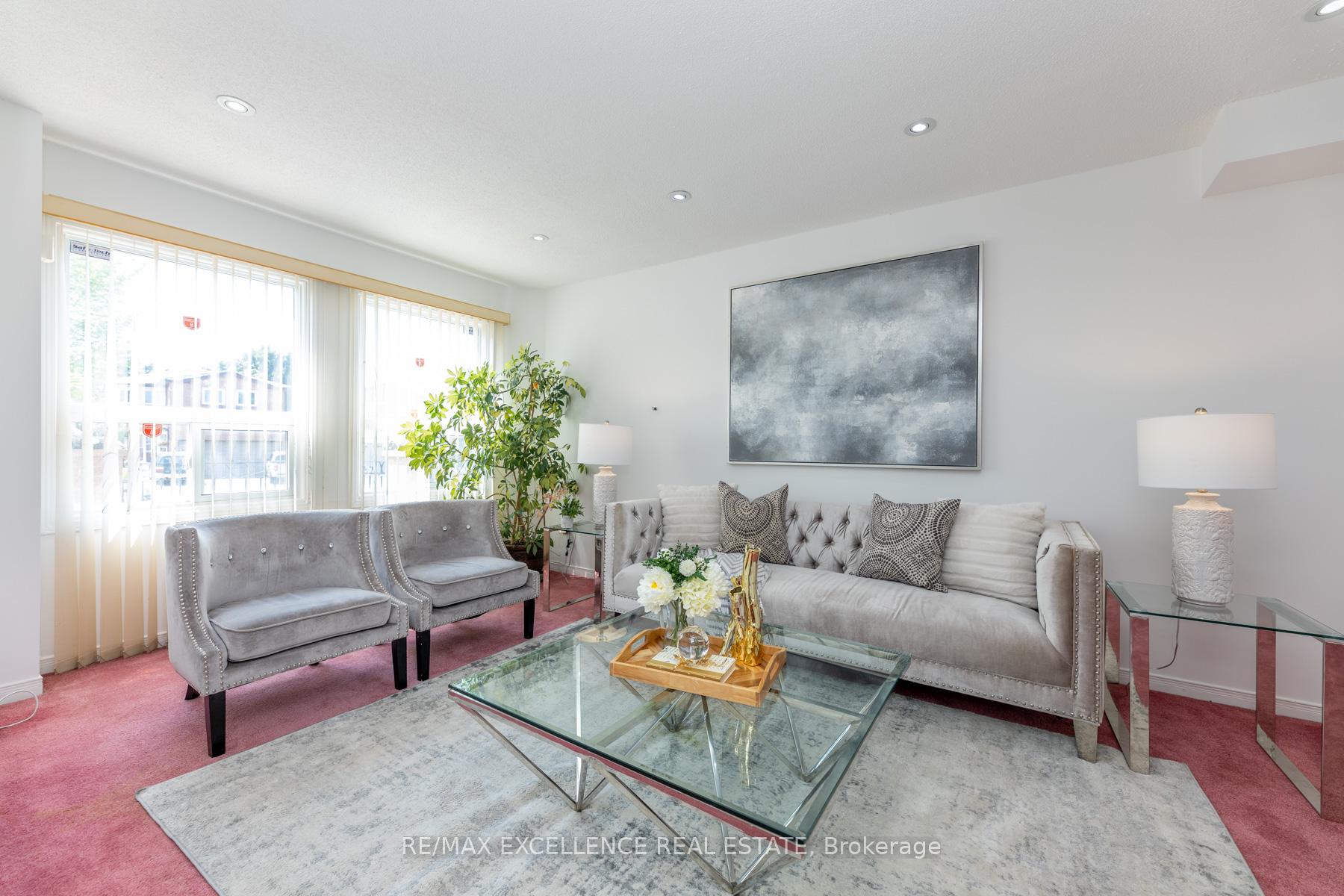 Photo 10 of 55 Atkins Circle, Brampton, Northwood Park — HOMEH