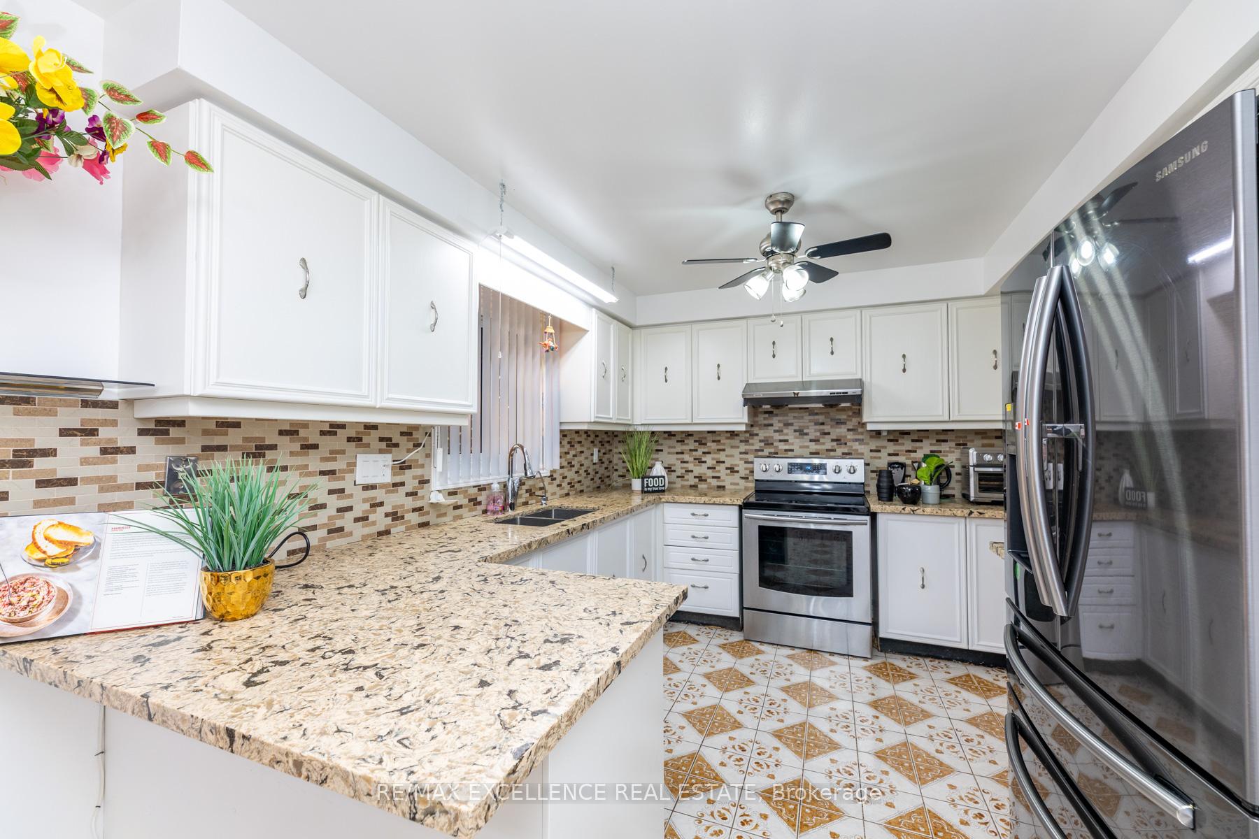 Photo 15 of 55 Atkins Circle, Brampton, Northwood Park — HOMEH