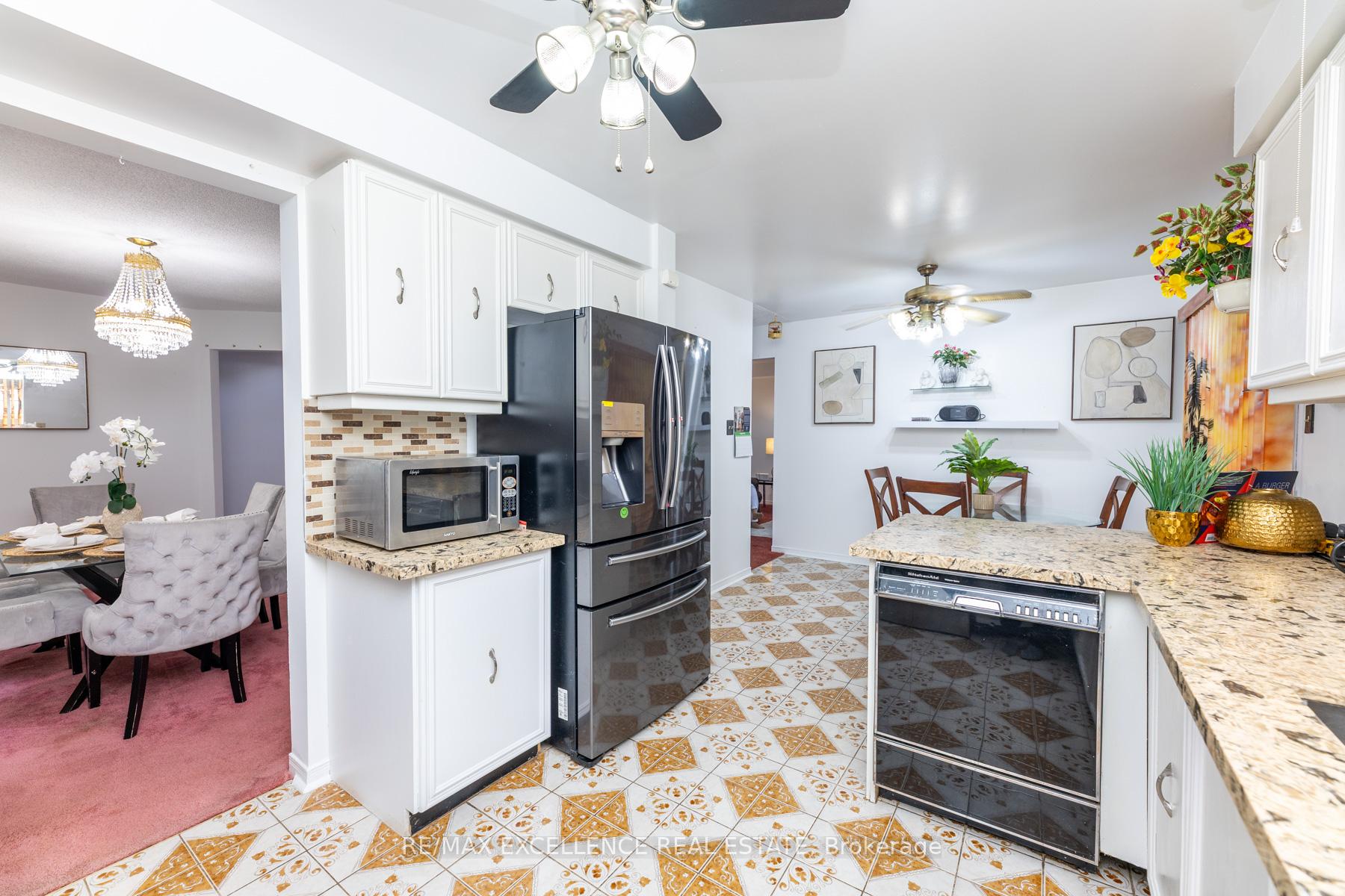 Photo 16 of 55 Atkins Circle, Brampton, Northwood Park — HOMEH