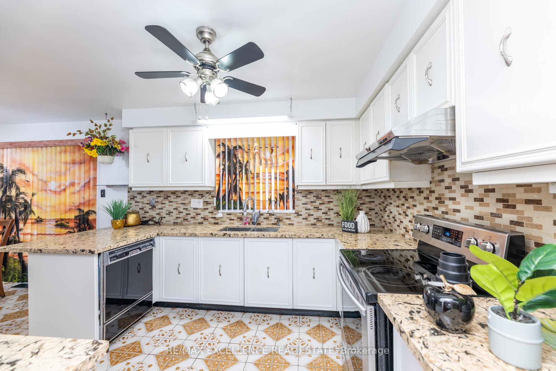 Photo 17 of 55 Atkins Circle, Brampton, Northwood Park — HOMEH