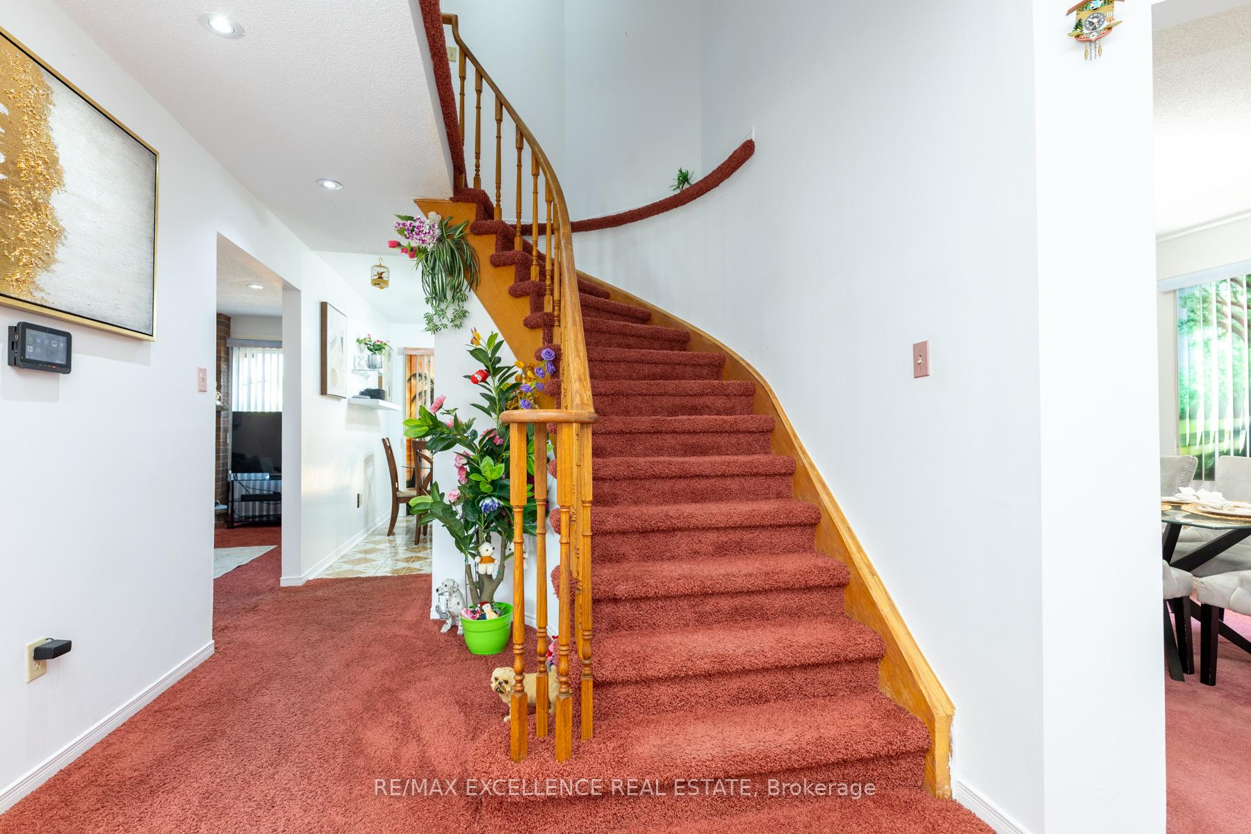 Photo 18 of 55 Atkins Circle, Brampton, Northwood Park — HOMEH