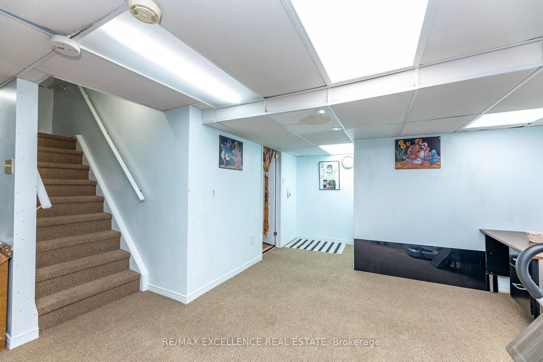 Photo 33 of 55 Atkins Circle, Brampton, Northwood Park — HOMEH