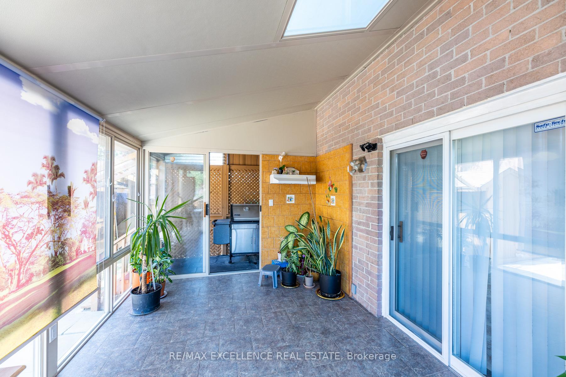 Photo 36 of 55 Atkins Circle, Brampton, Northwood Park — HOMEH