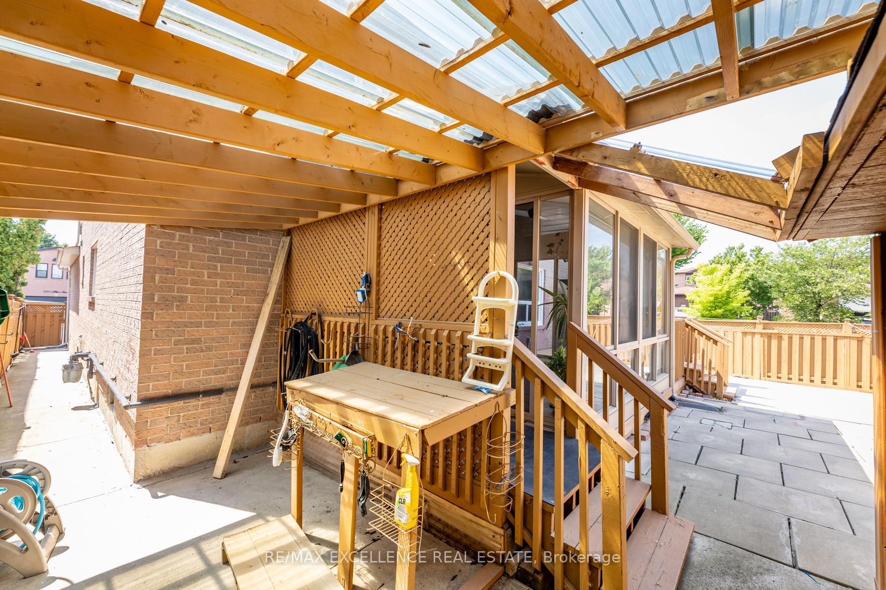 Photo 38 of 55 Atkins Circle, Brampton, Northwood Park — HOMEH
