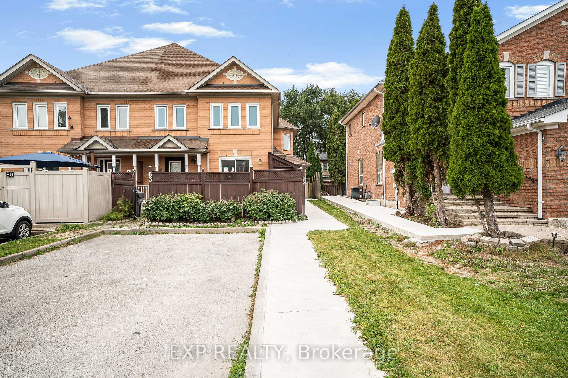Photo 2 of 65 Pressed Brick Drive, Brampton, Brampton North — HOMEH