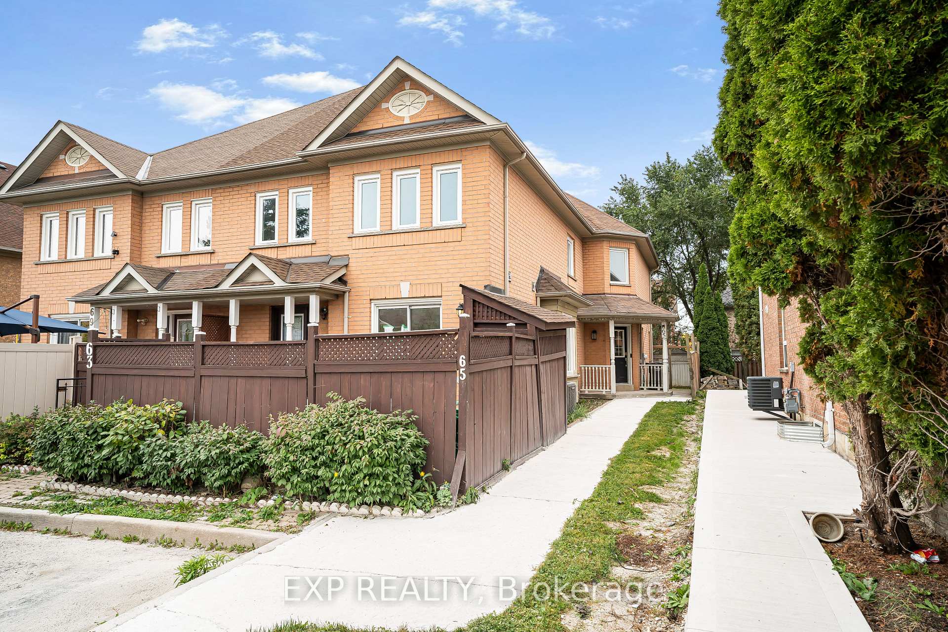 Photo 3 of 65 Pressed Brick Drive, Brampton, Brampton North — HOMEH