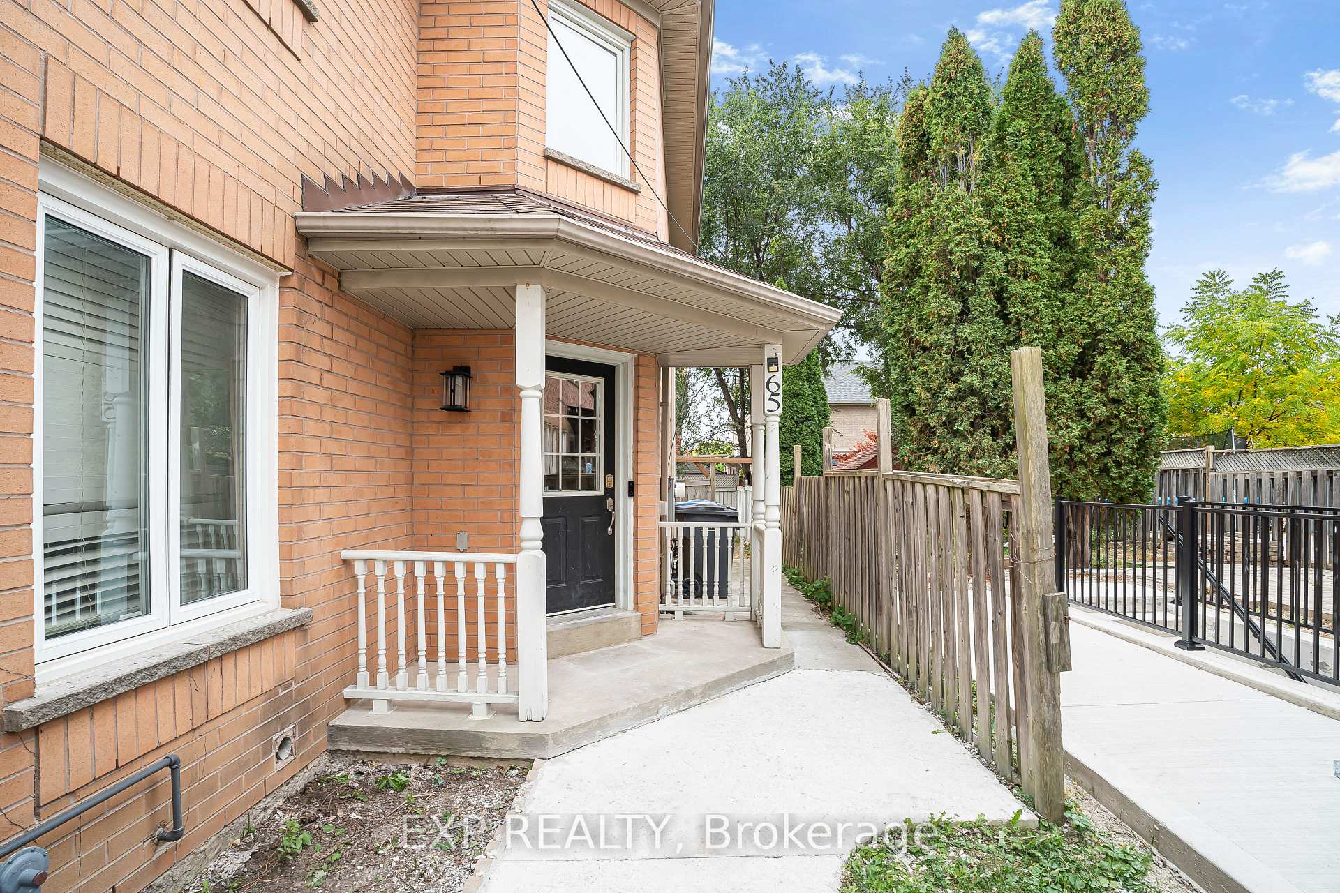 Photo 5 of 65 Pressed Brick Drive, Brampton, Brampton North — HOMEH