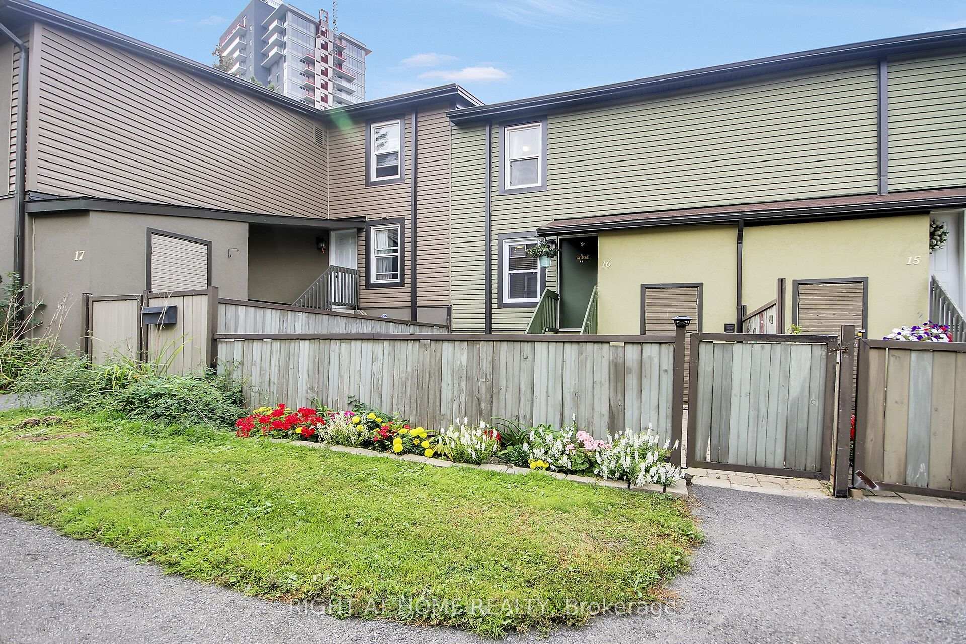 Photo 1 of Unit 16, 1250 Mcwatters Road N, Ottawa, Queensway Terrace South/Ridgeview — HOMEH