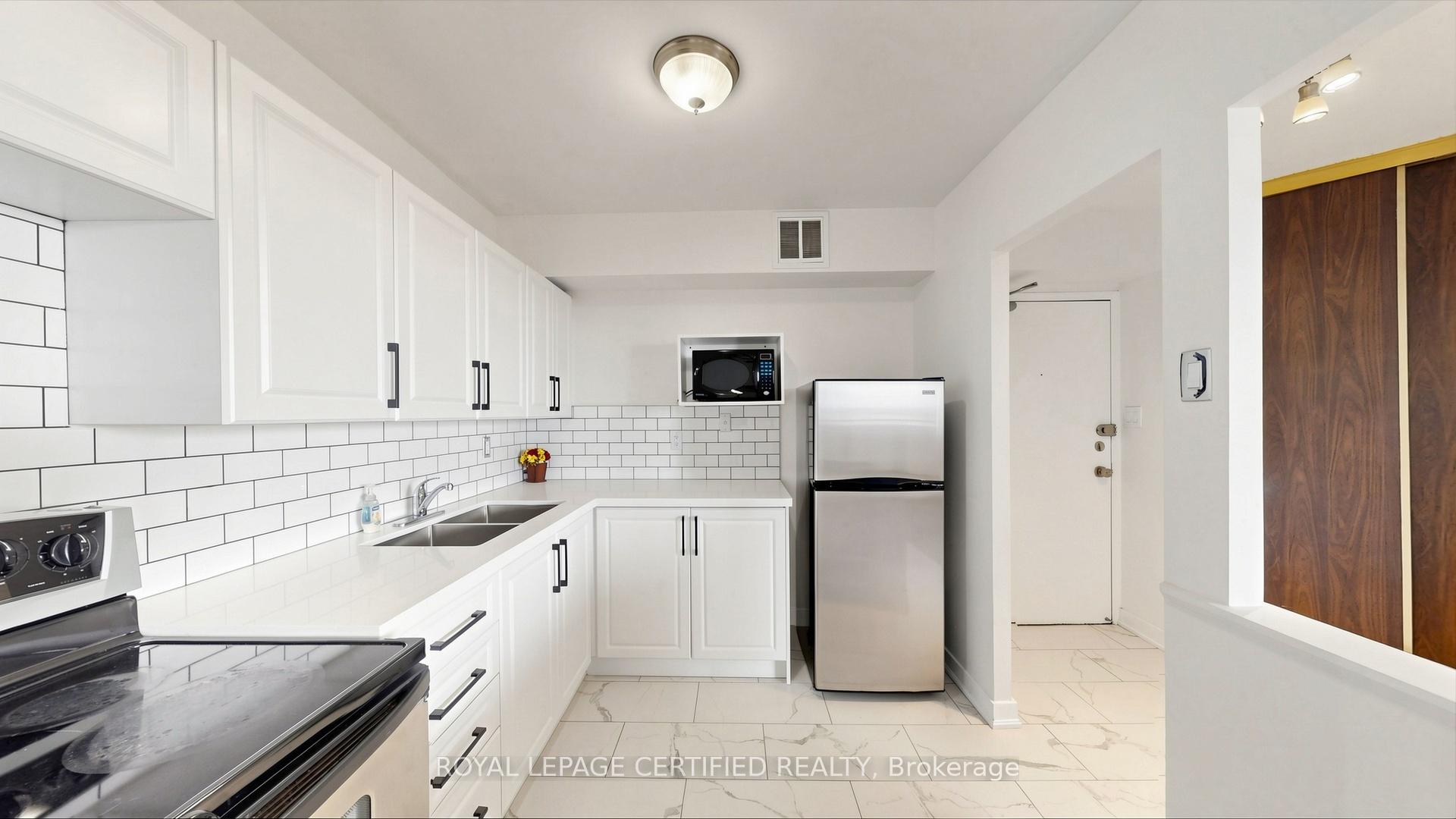 Photo 7 of Unit 1903, 330 Dixon Road, Etobicoke, Kingsview Village-The Westway — HOMEH