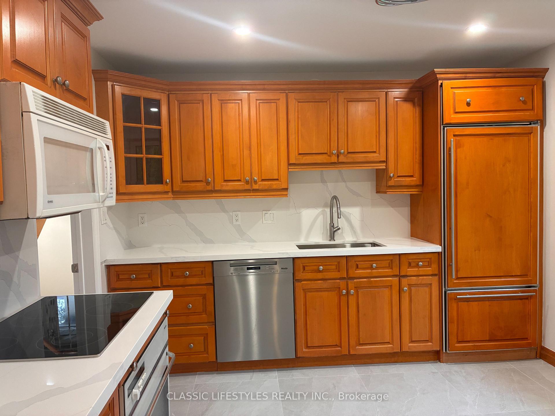 Photo 4 of 66 Leland Avenue, Etobicoke, Stonegate-Queensway — HOMEH