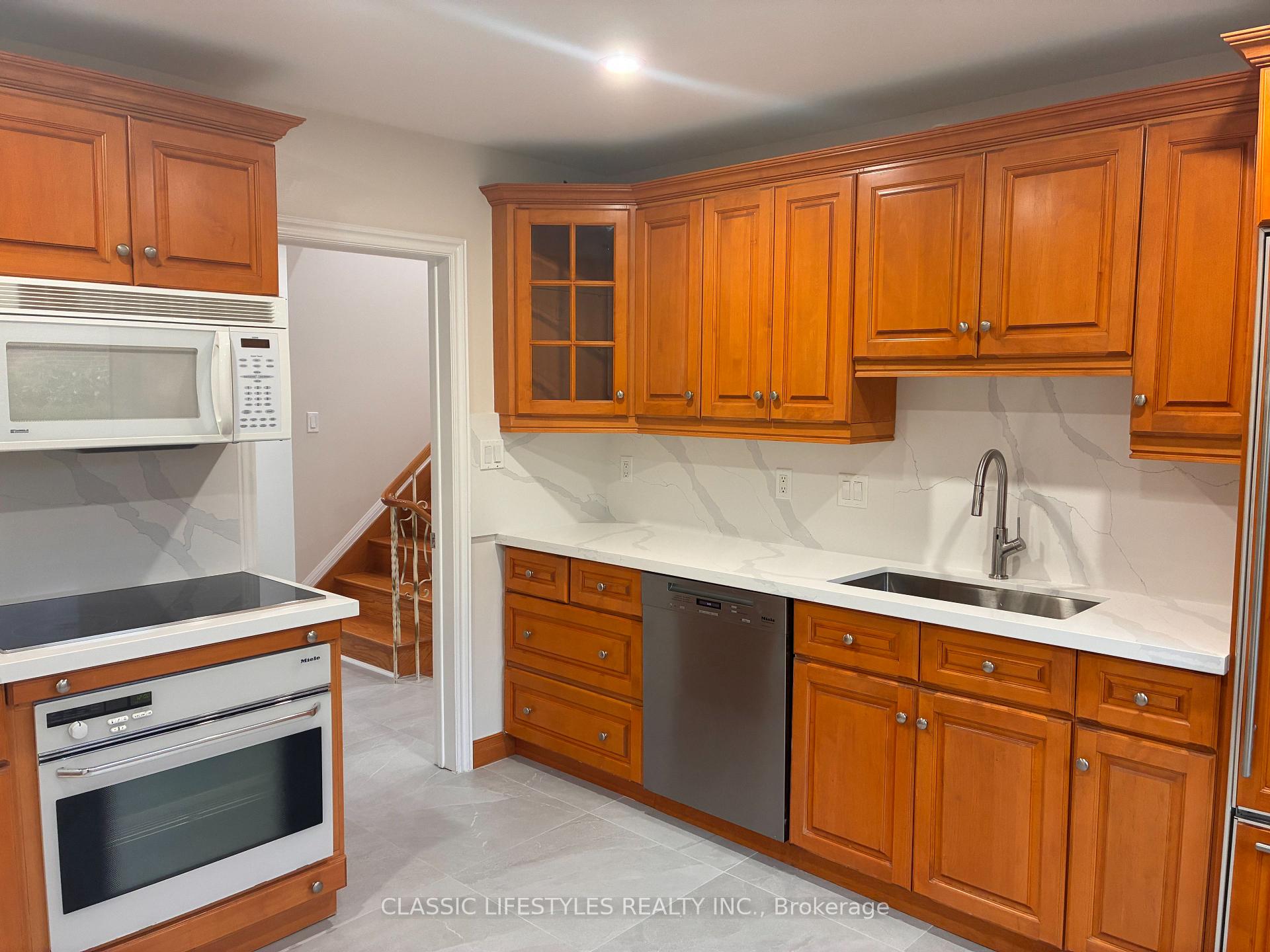 Photo 5 of 66 Leland Avenue, Etobicoke, Stonegate-Queensway — HOMEH