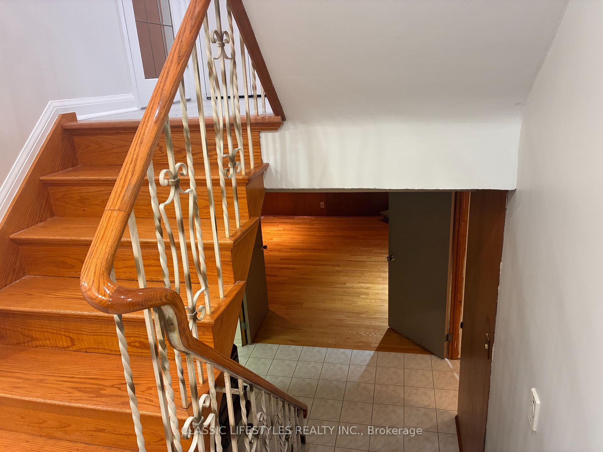 Photo 13 of 66 Leland Avenue, Etobicoke, Stonegate-Queensway — HOMEH