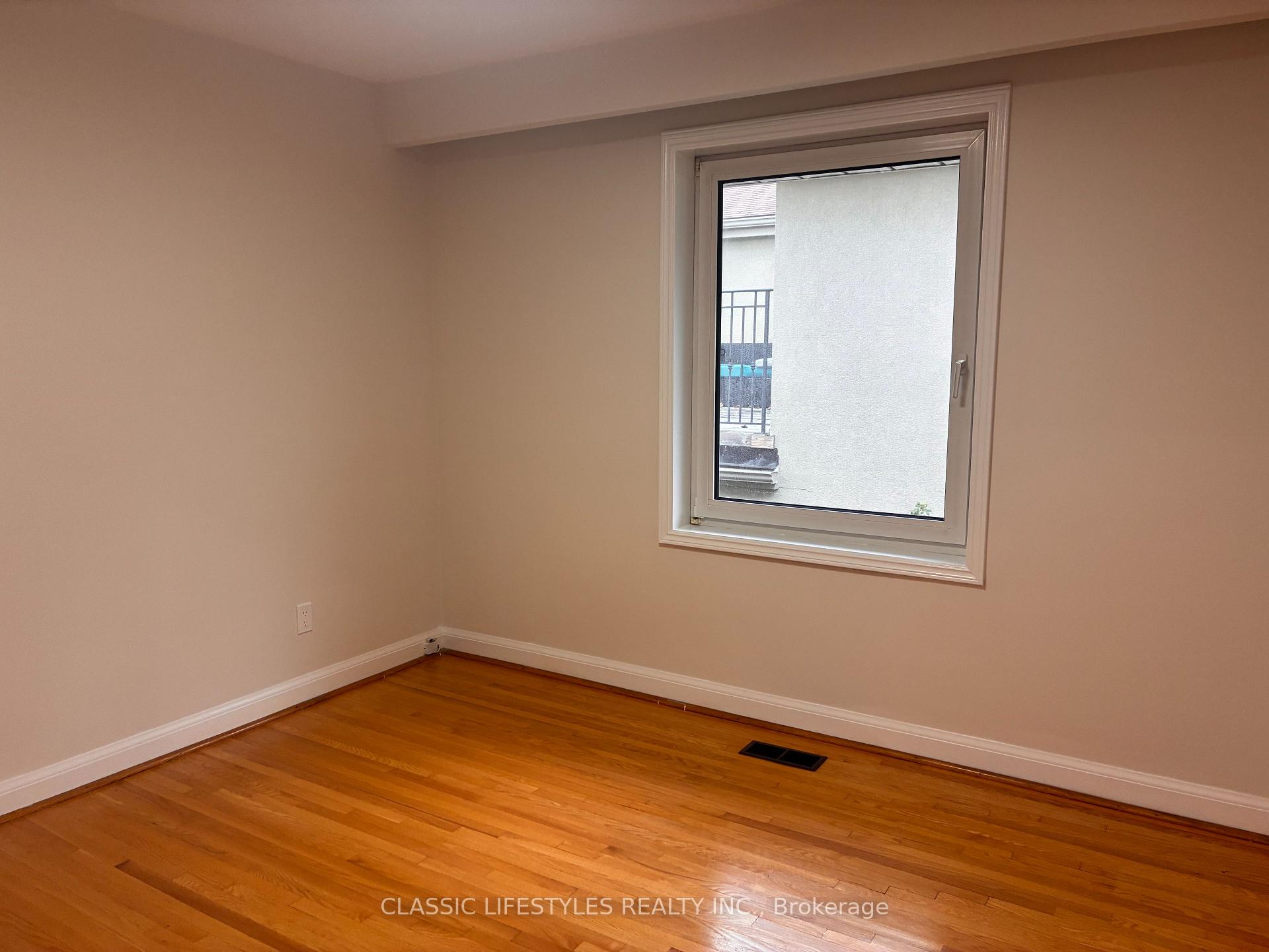 Photo 16 of 66 Leland Avenue, Etobicoke, Stonegate-Queensway — HOMEH