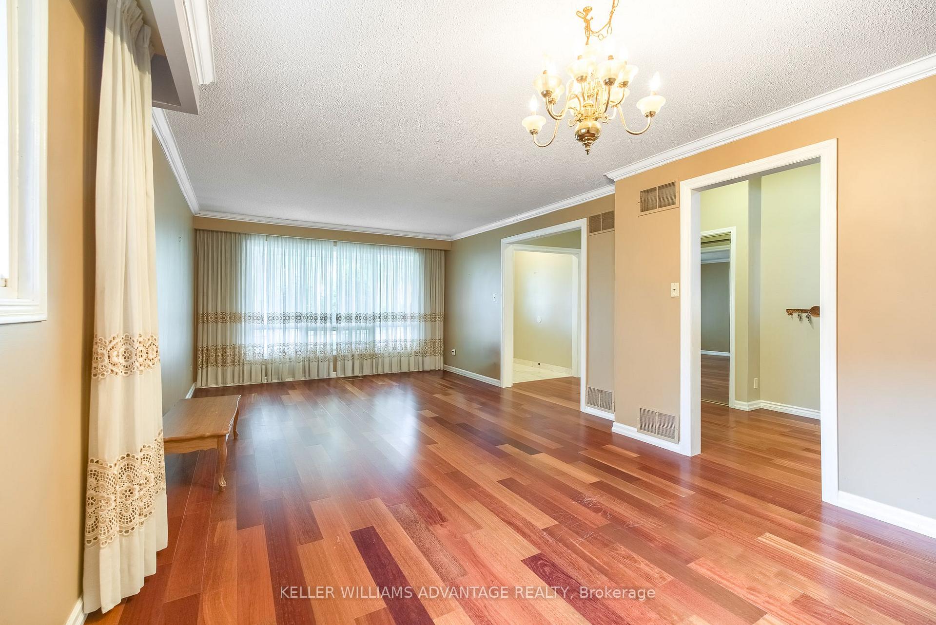 Photo 3 of 68 Fullerton Crescent, Markham, Milliken Mills West — HOMEH