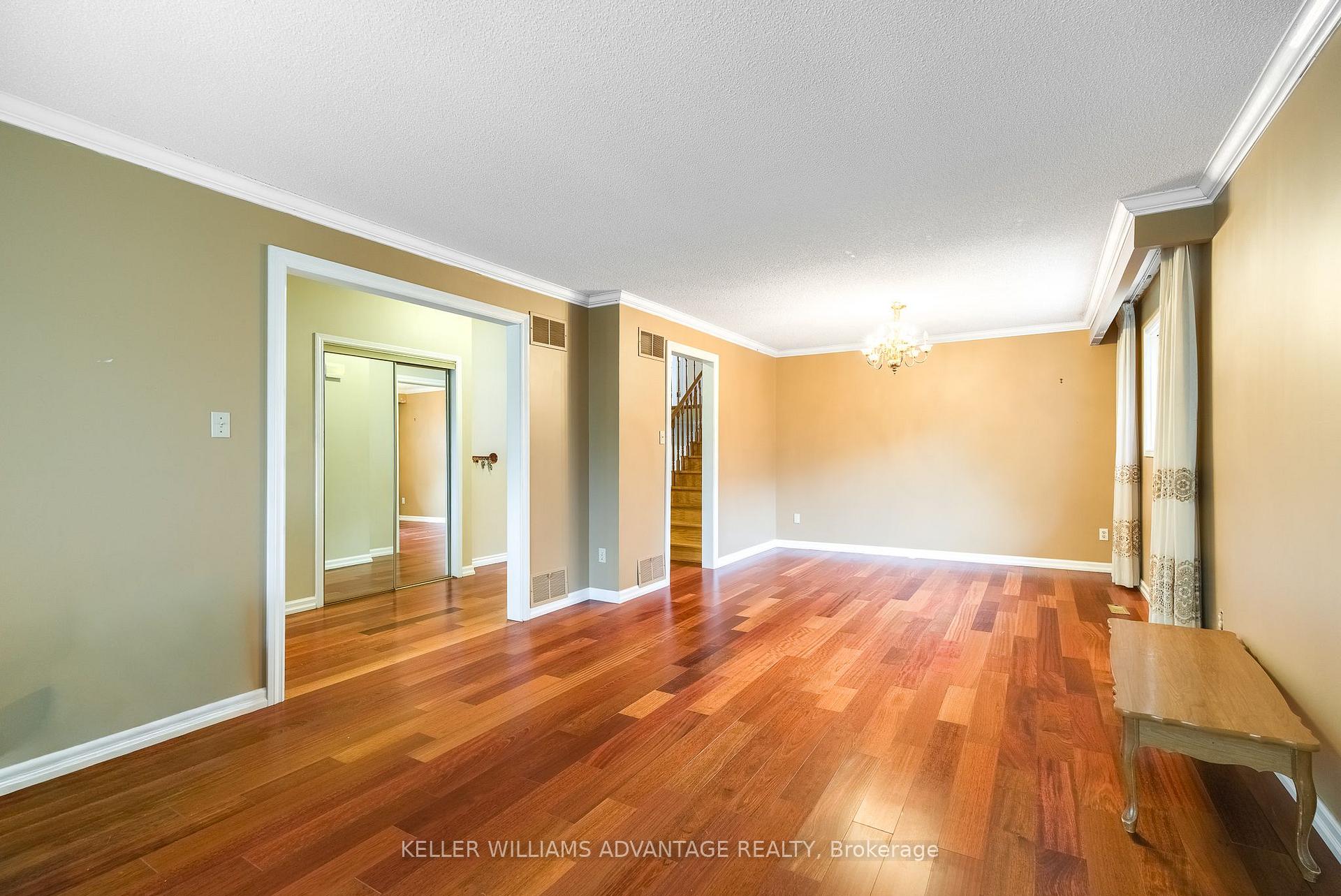 Photo 5 of 68 Fullerton Crescent, Markham, Milliken Mills West — HOMEH