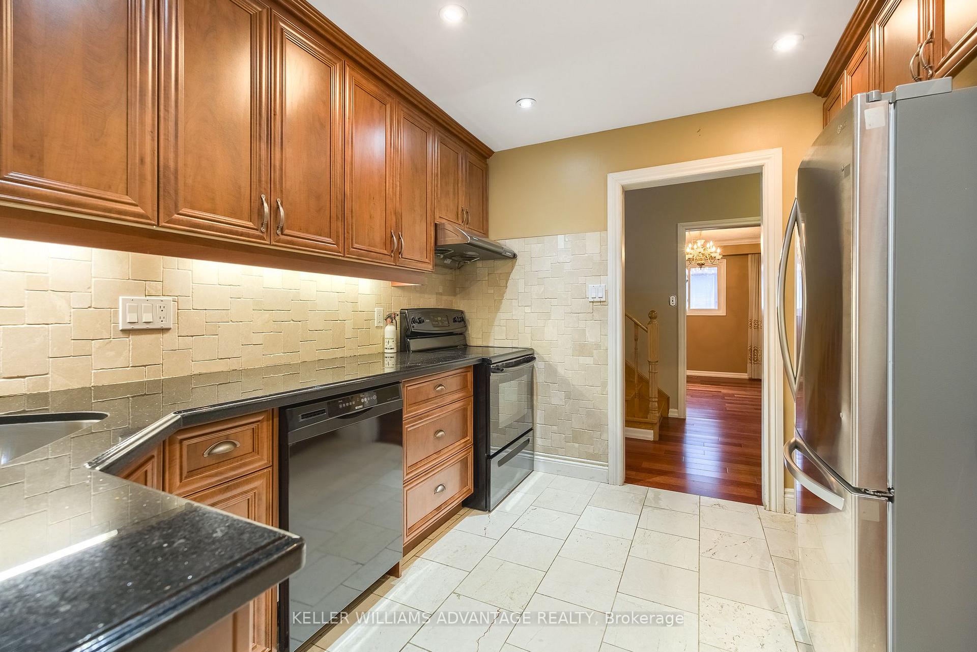 Photo 9 of 68 Fullerton Crescent, Markham, Milliken Mills West — HOMEH