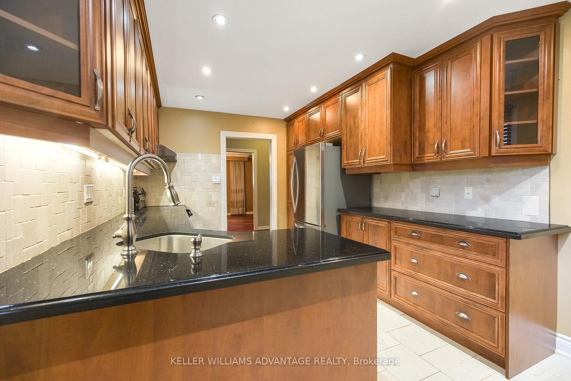 Photo 11 of 68 Fullerton Crescent, Markham, Milliken Mills West — HOMEH