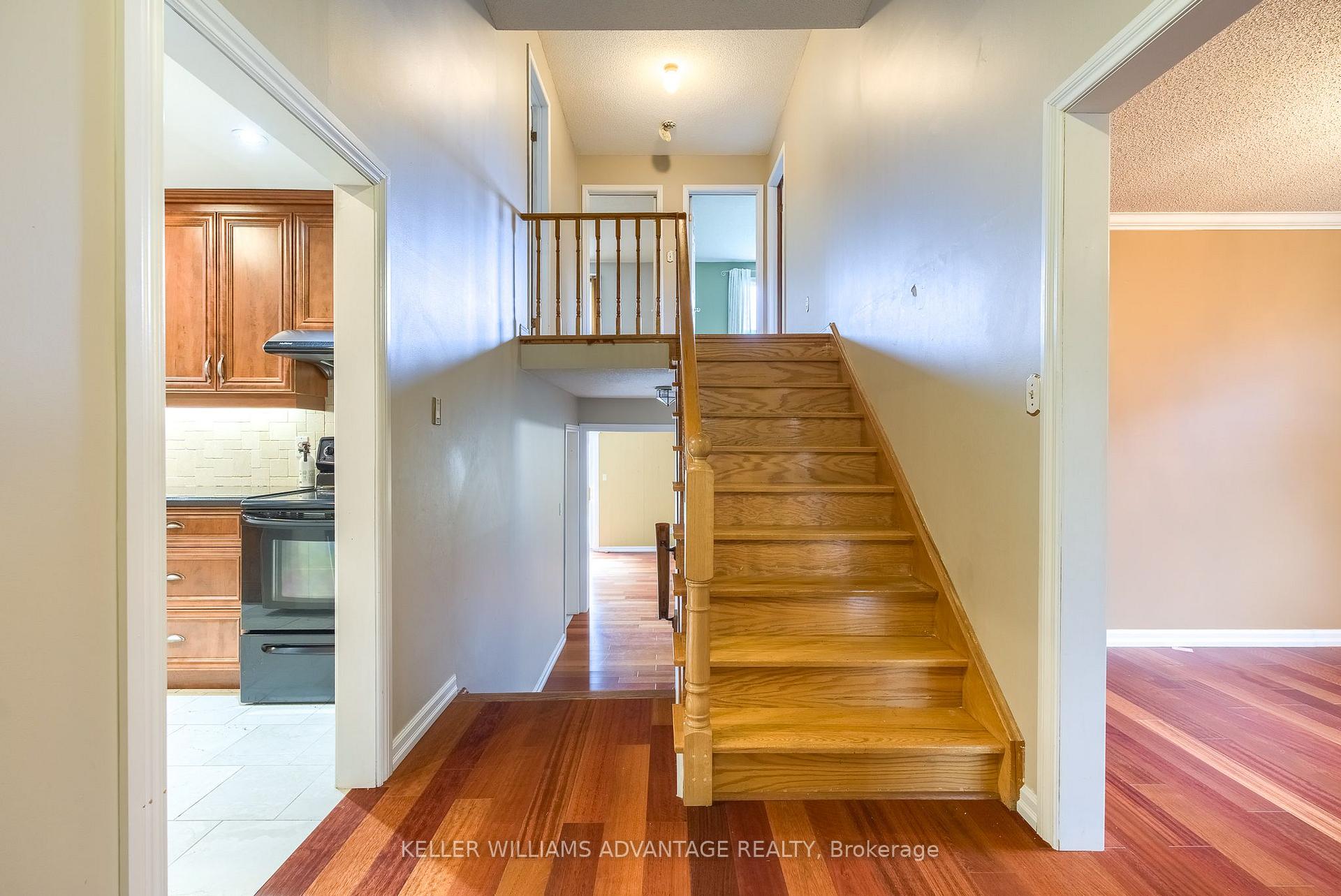 Photo 12 of 68 Fullerton Crescent, Markham, Milliken Mills West — HOMEH