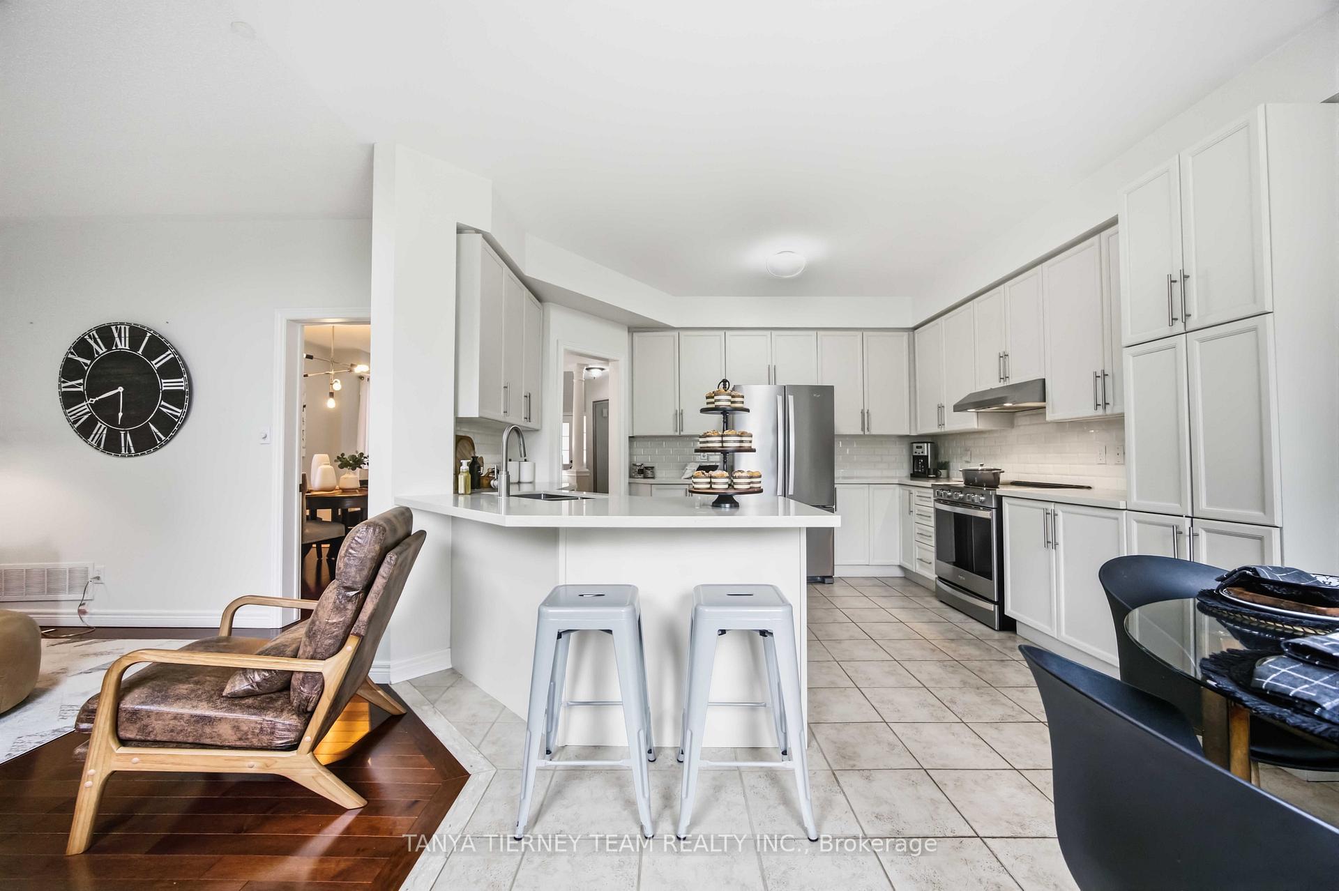 Photo 16 of 17 Cody Avenue, Whitby, Brooklin — HOMEH