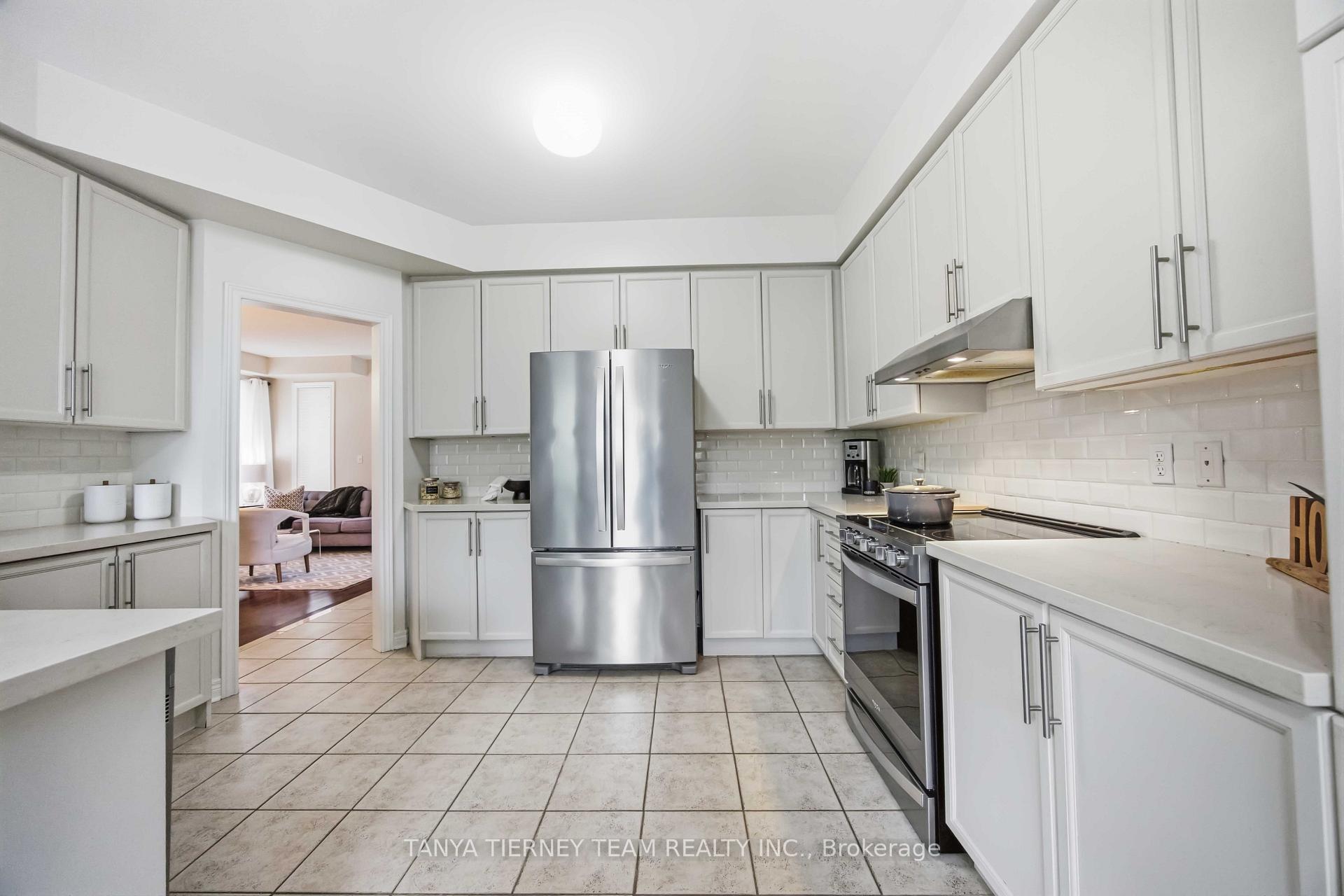 Photo 18 of 17 Cody Avenue, Whitby, Brooklin — HOMEH