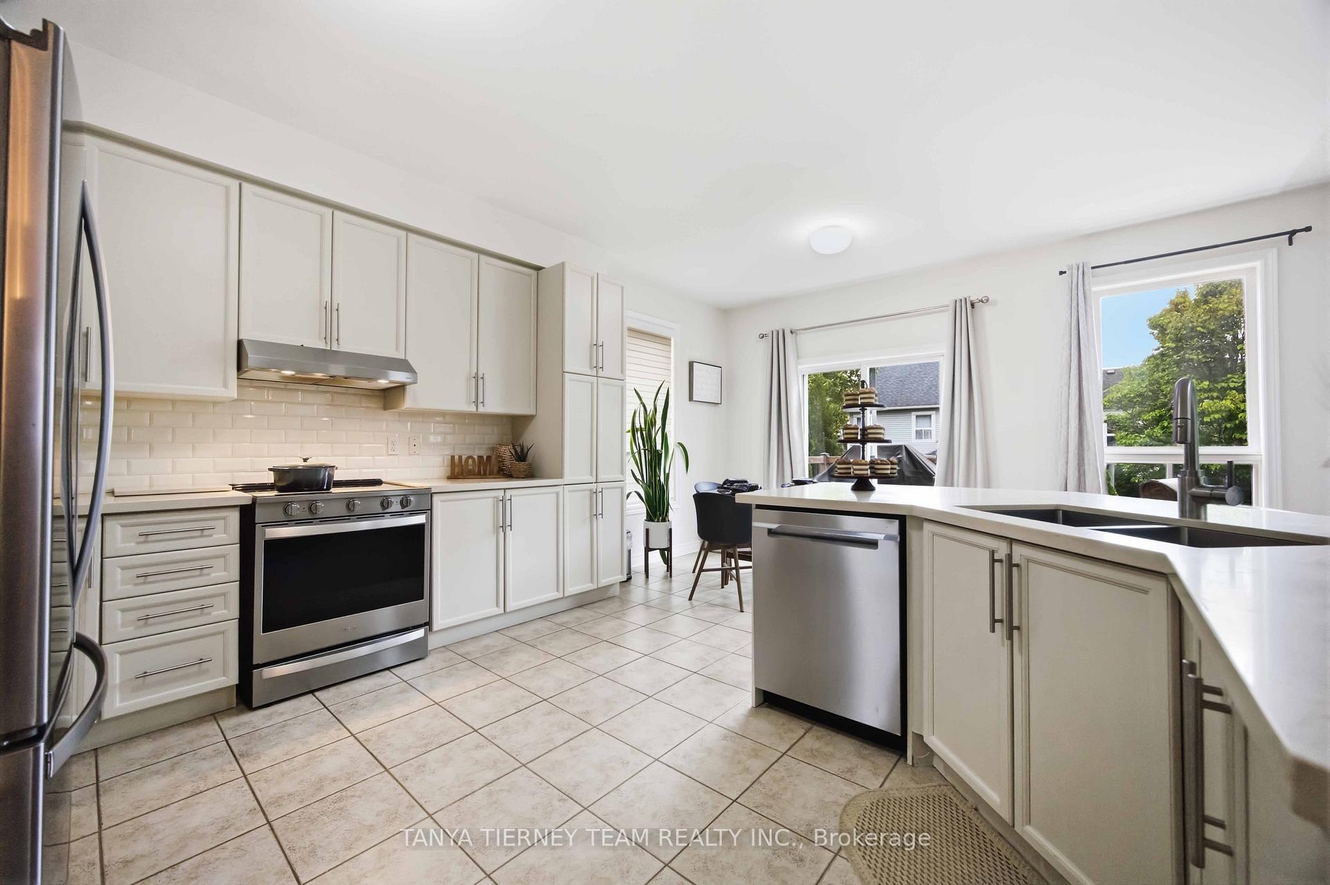 Photo 20 of 17 Cody Avenue, Whitby, Brooklin — HOMEH