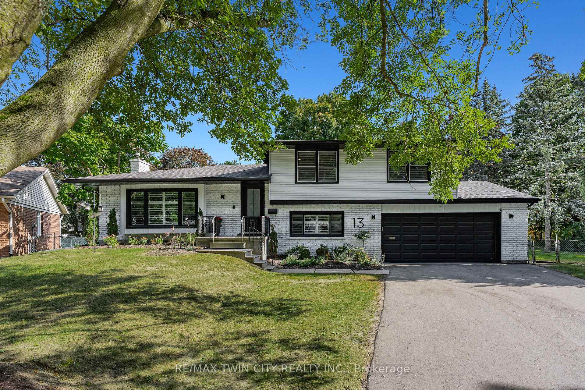 Photo 2 of 13 Southwick Place, Waterloo, Lexington/Lincoln Village — HOMEH