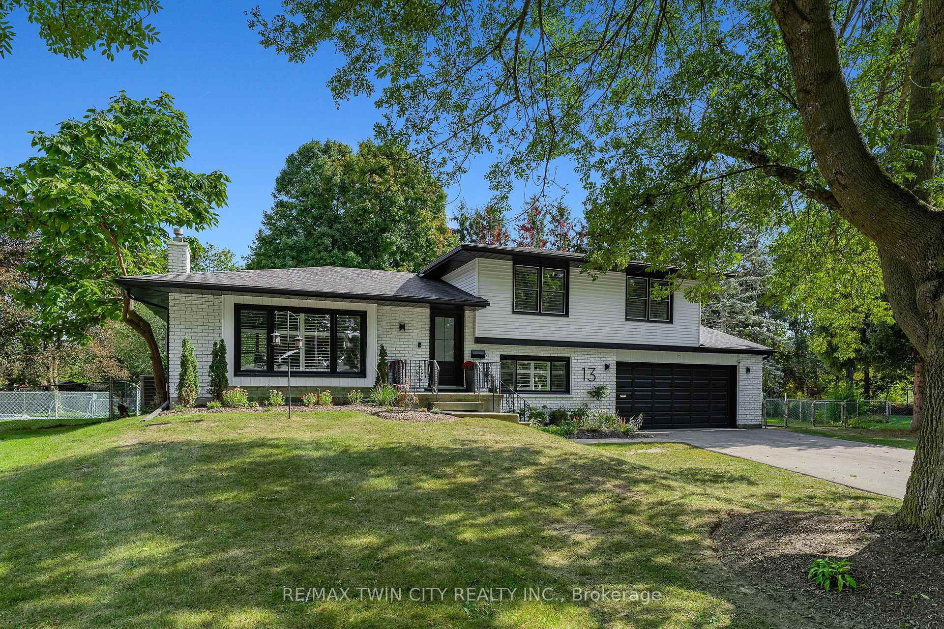 Photo 4 of 13 Southwick Place, Waterloo, Lexington/Lincoln Village — HOMEH