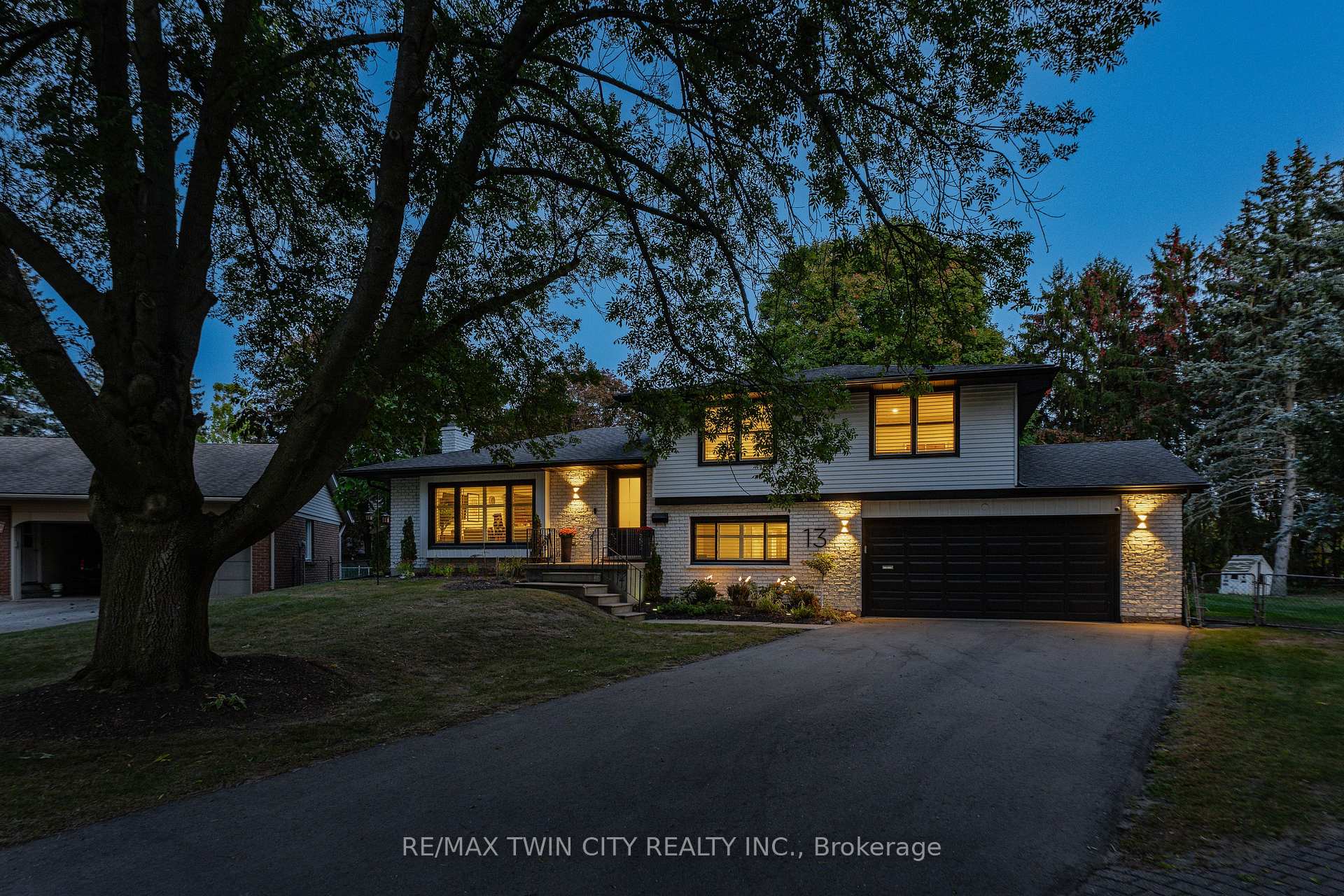 Photo 5 of 13 Southwick Place, Waterloo, Lexington/Lincoln Village — HOMEH