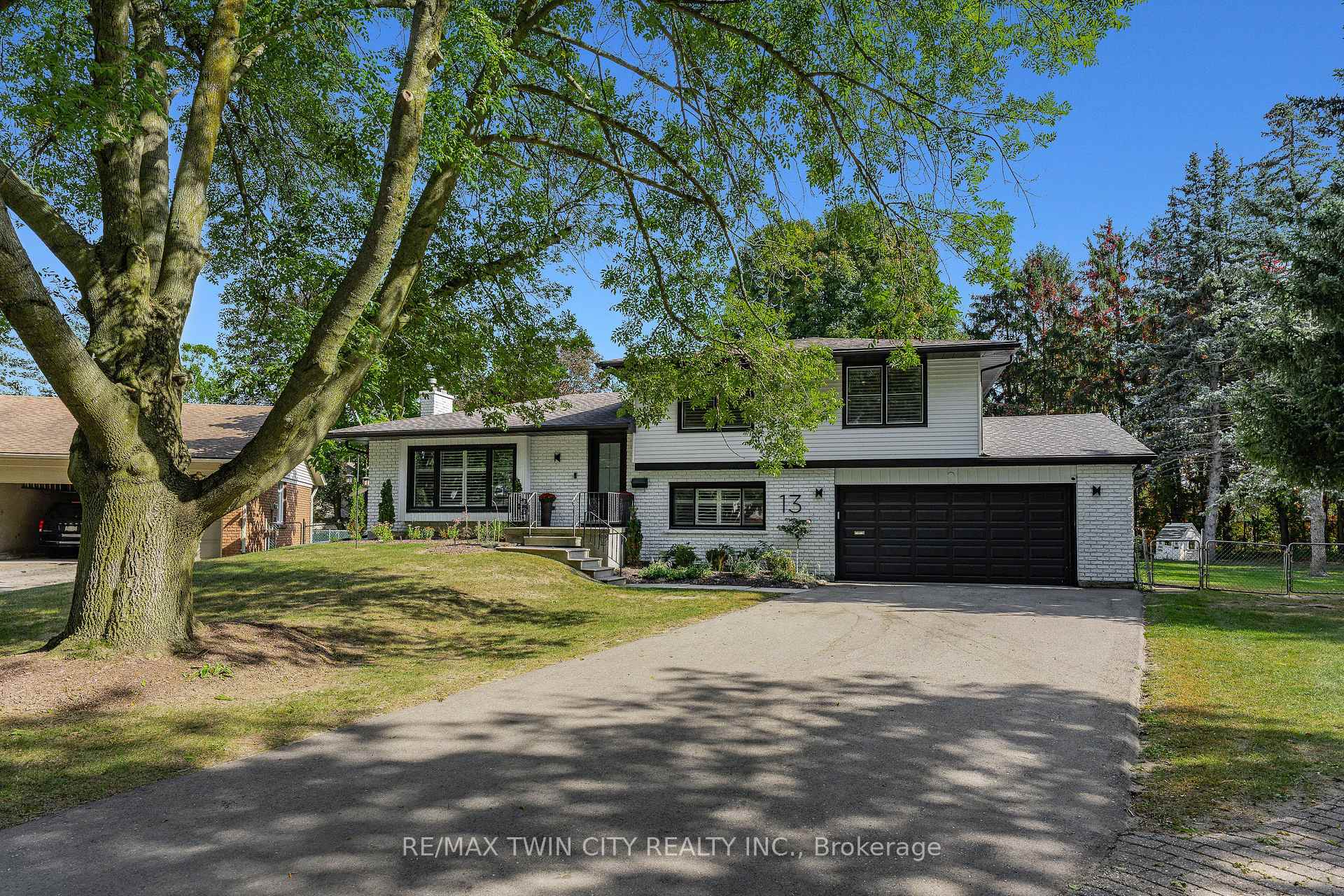 Photo 6 of 13 Southwick Place, Waterloo, Lexington/Lincoln Village — HOMEH